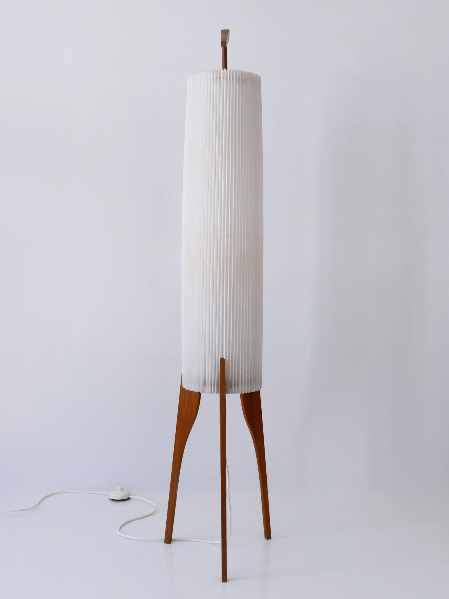 Mid-Century Modern Rare et élégant lampadaire scandinave moderne mi-siècle à deux branches des années 1960 en vente