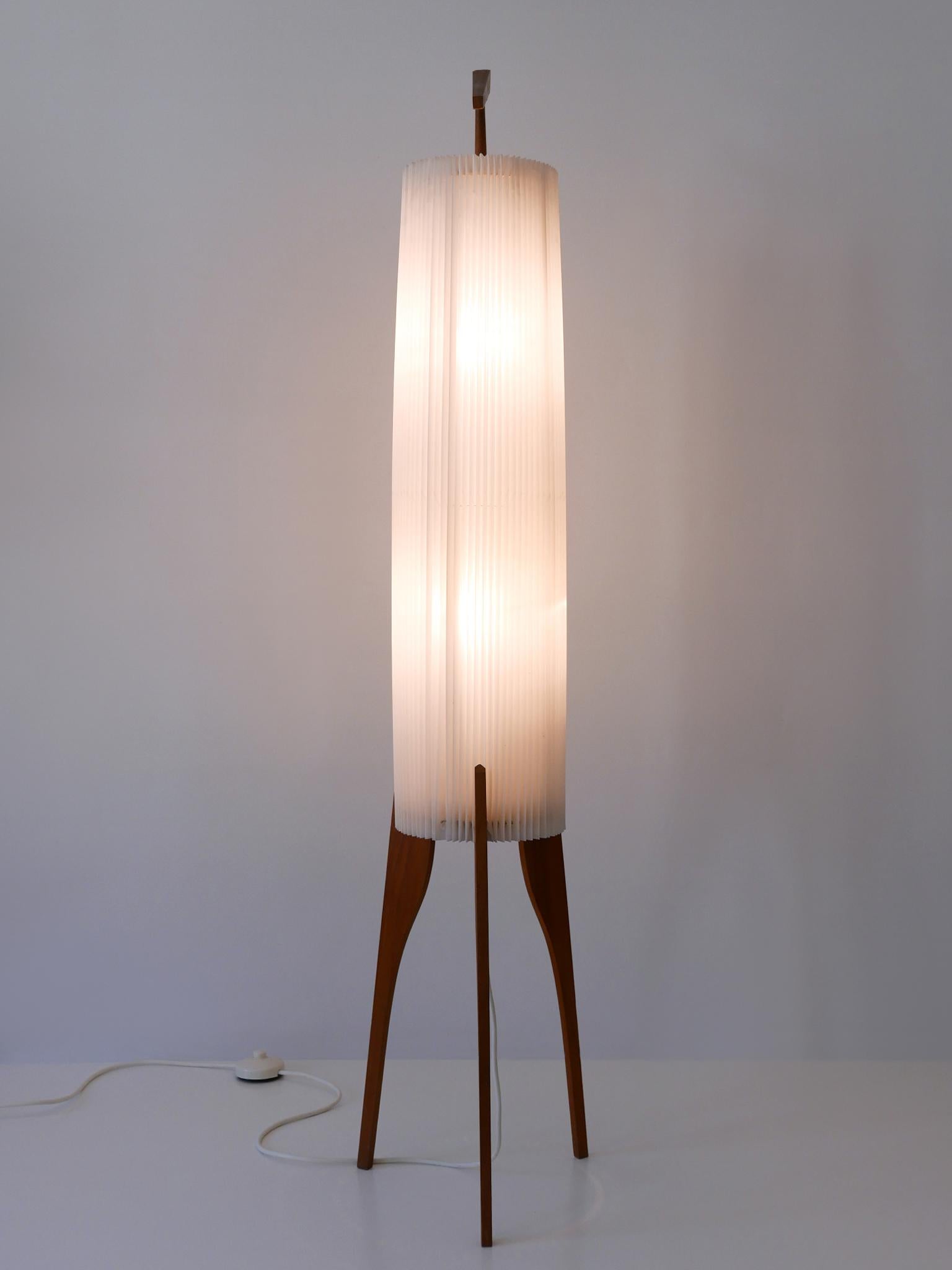 Scandinave Rare et élégant lampadaire scandinave moderne mi-siècle à deux branches des années 1960 en vente