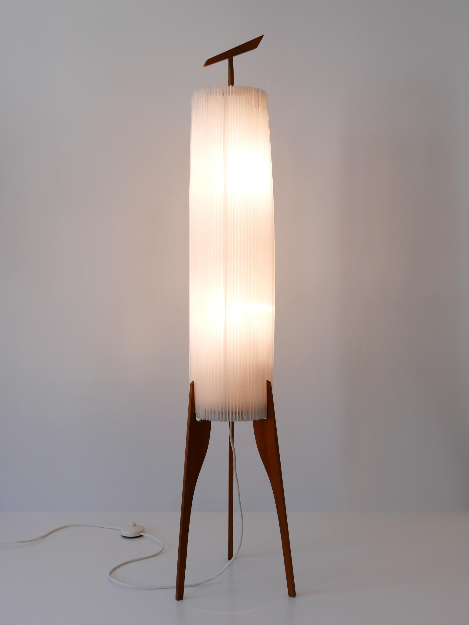 Milieu du XXe siècle Rare et élégant lampadaire scandinave moderne mi-siècle à deux branches des années 1960 en vente