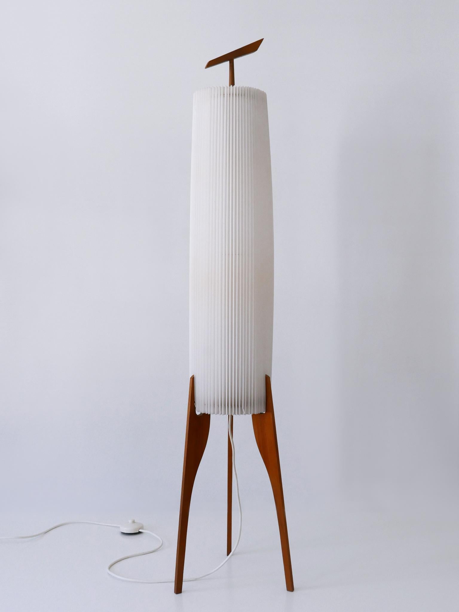 Plastique Rare et élégant lampadaire scandinave moderne mi-siècle à deux branches des années 1960 en vente