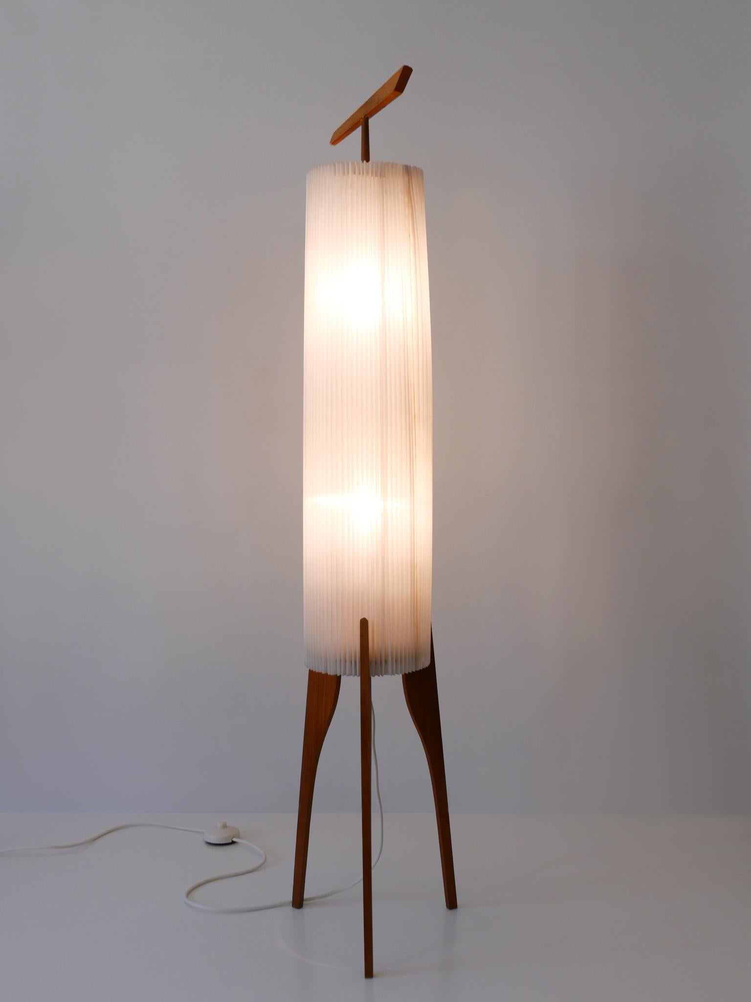 Rare et élégant lampadaire scandinave moderne mi-siècle à deux branches des années 1960 en vente 1
