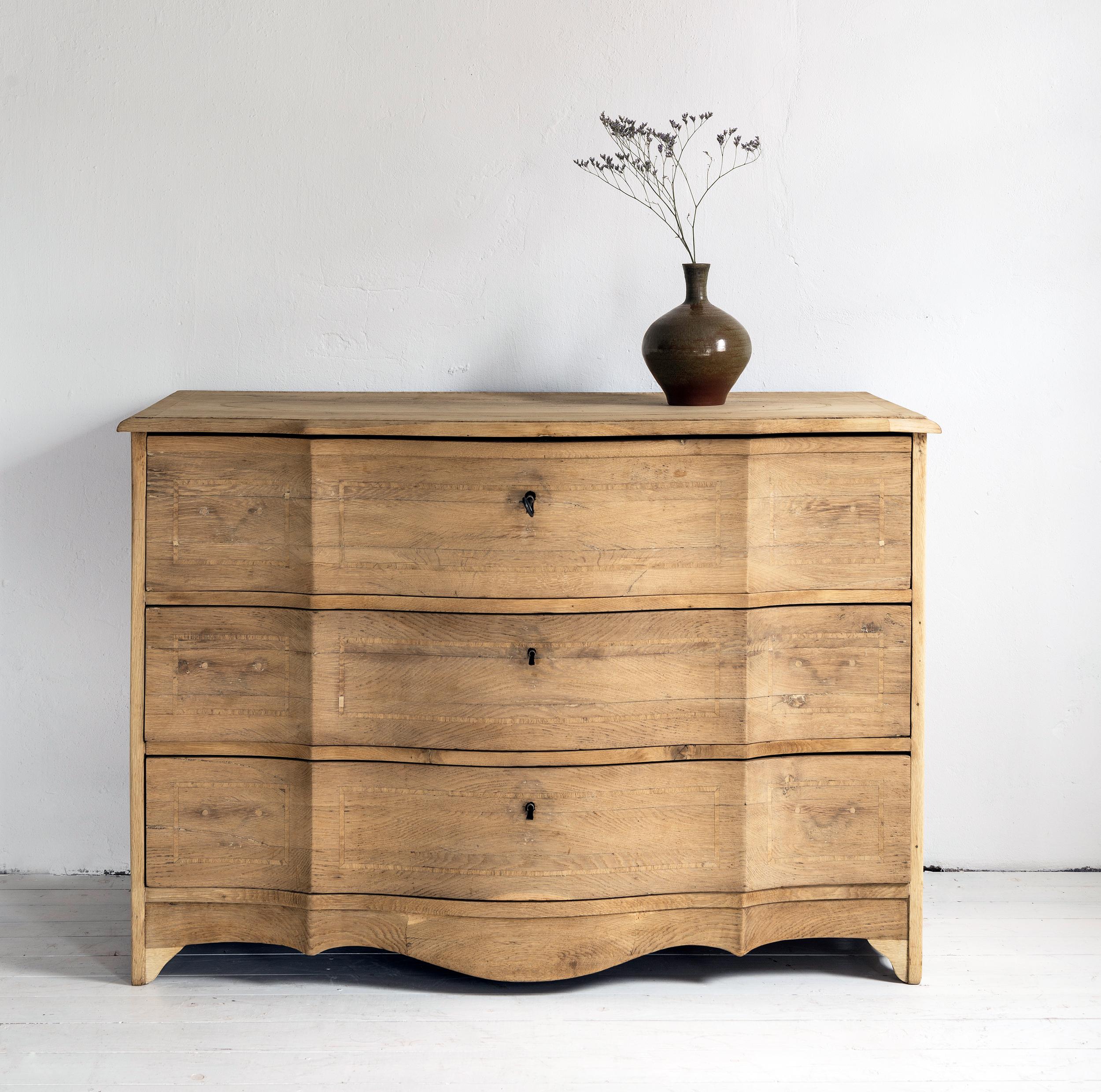 Swedish Rare Elegant Northern 18th Century Baroque Commode Galbée in Bleached Oak