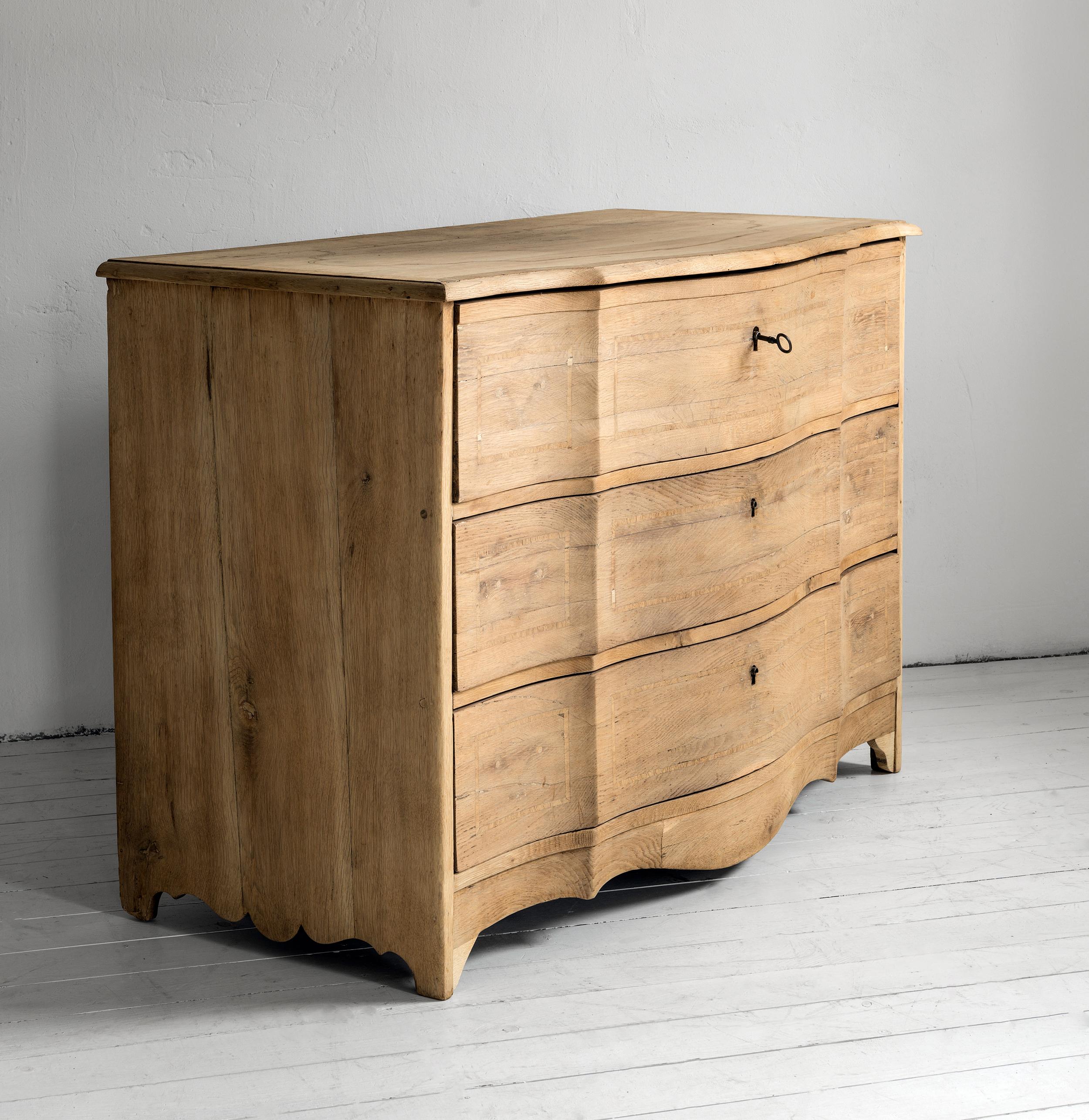 Rare Elegant Northern 18th Century Baroque Commode Galbée in Bleached Oak 2