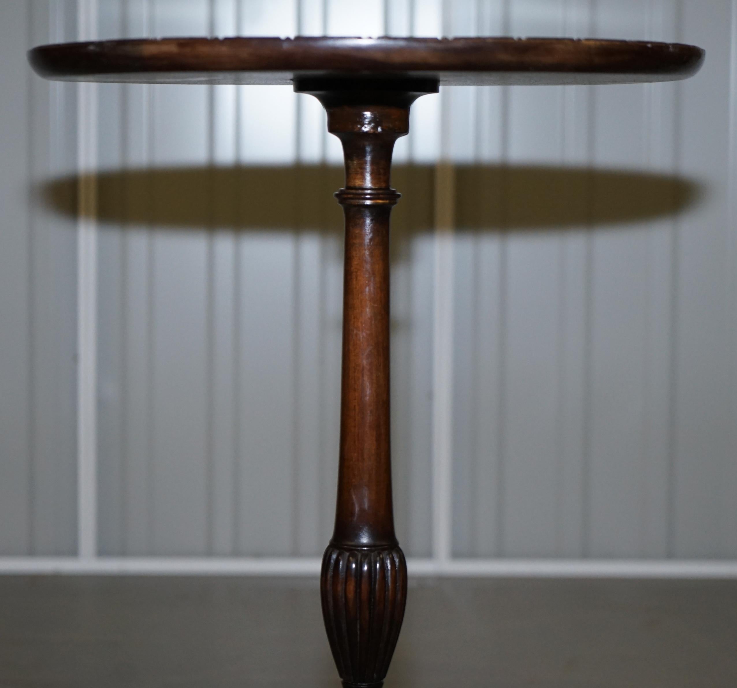Rare Elegantly Carved Scottish Antique Mahogany Tripod Lamp Side End Wine Table 3