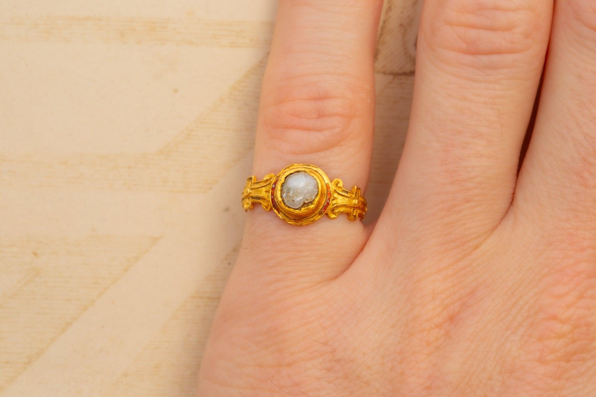 Rare Elizabethan 16th Century Gold Cupid Ring Renaissance Gold Ring Womens For Sale 7