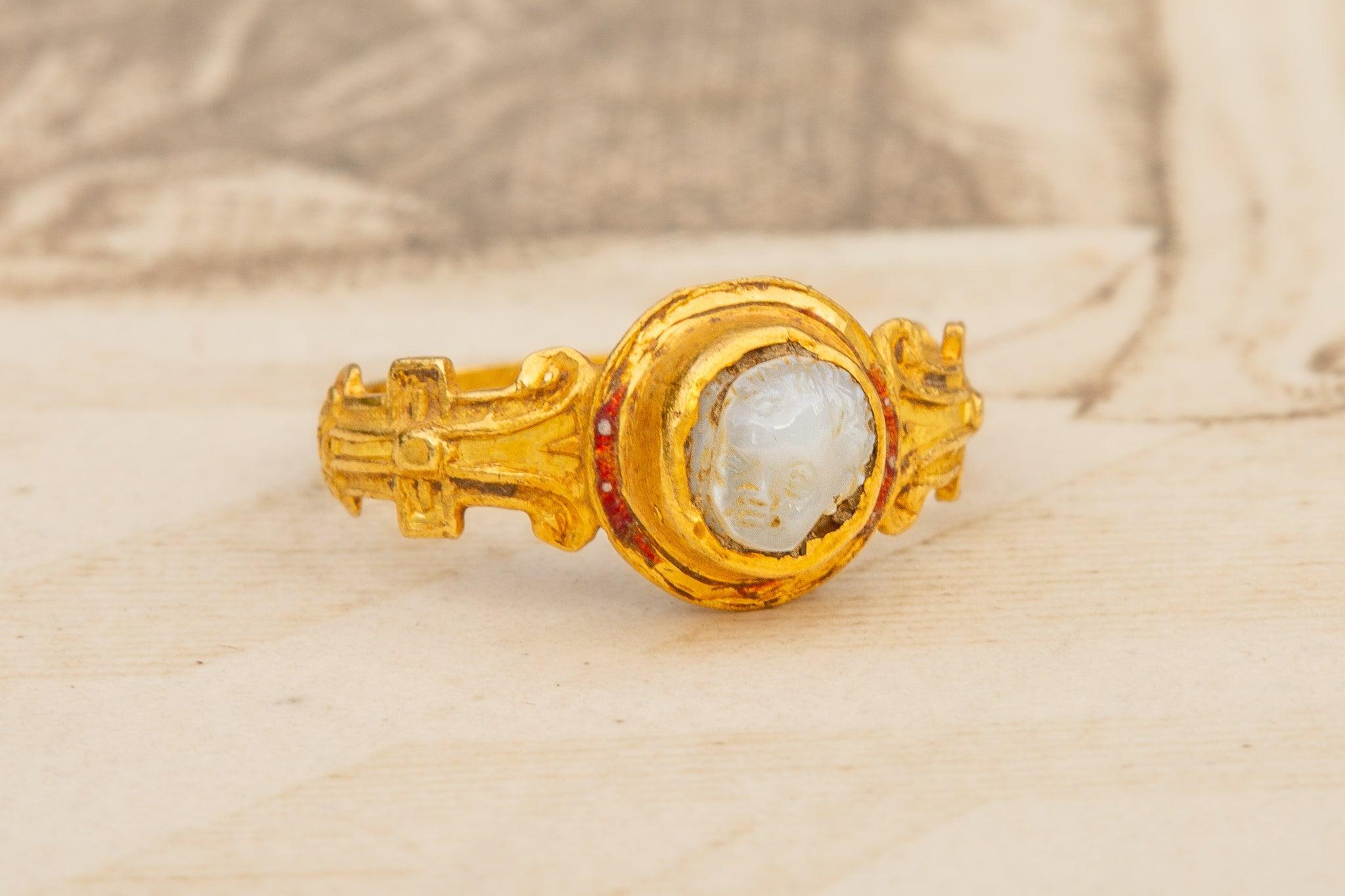 Rare Elizabethan 16th Century Gold Cupid Ring Renaissance Gold Ring Womens For Sale 2