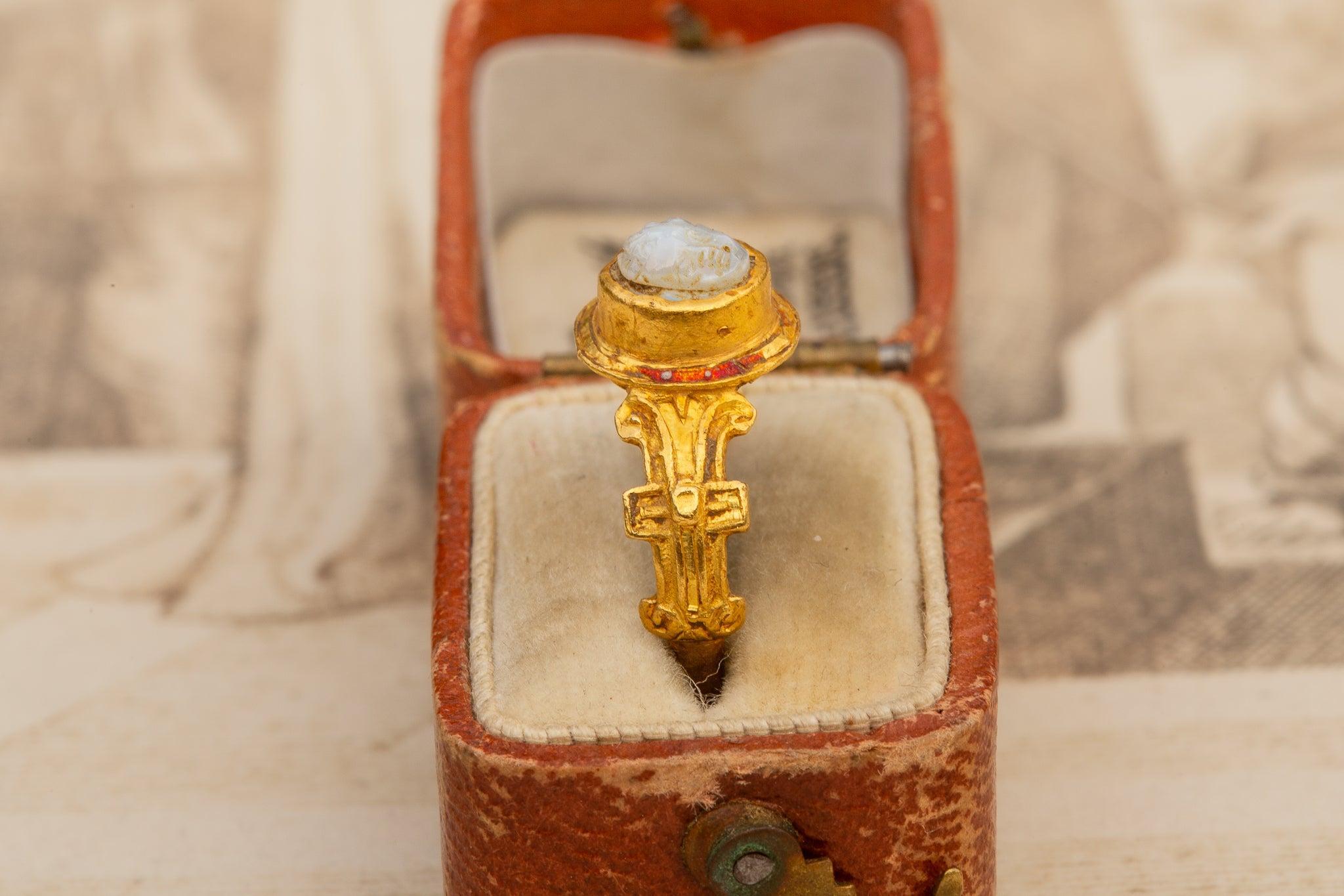 Rare Elizabethan 16th Century Gold Cupid Ring Renaissance Gold Ring Womens For Sale 3