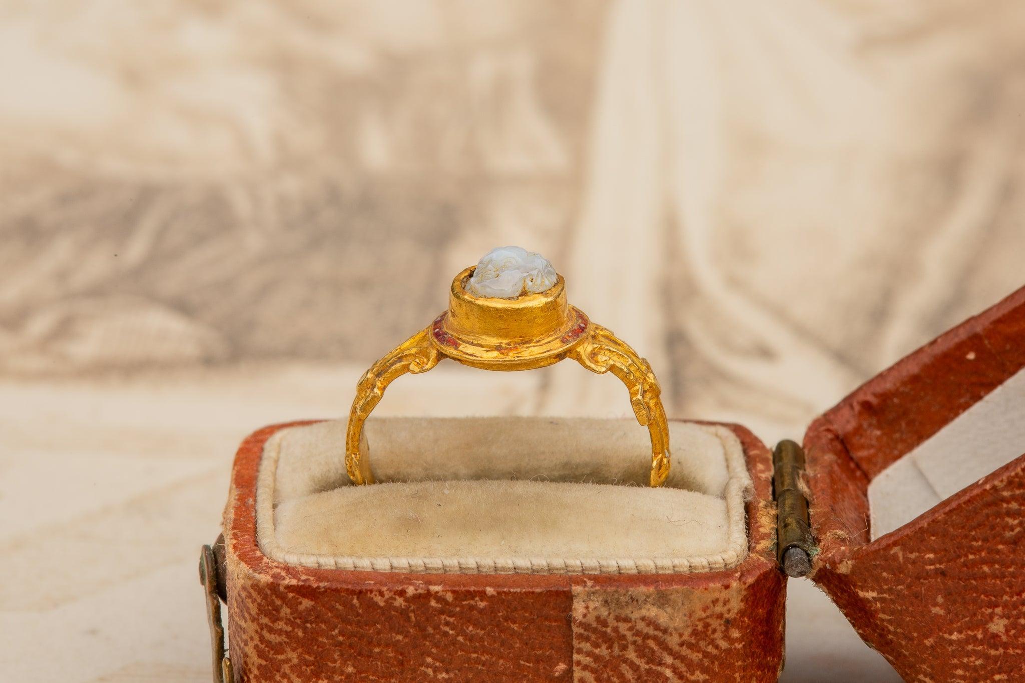 Rare Elizabethan 16th Century Gold Cupid Ring Renaissance Gold Ring Womens For Sale 4