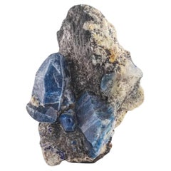 Seltene längliche Vivid Blue Afghanit-Kristalle auf Calcit aus Afghanistan