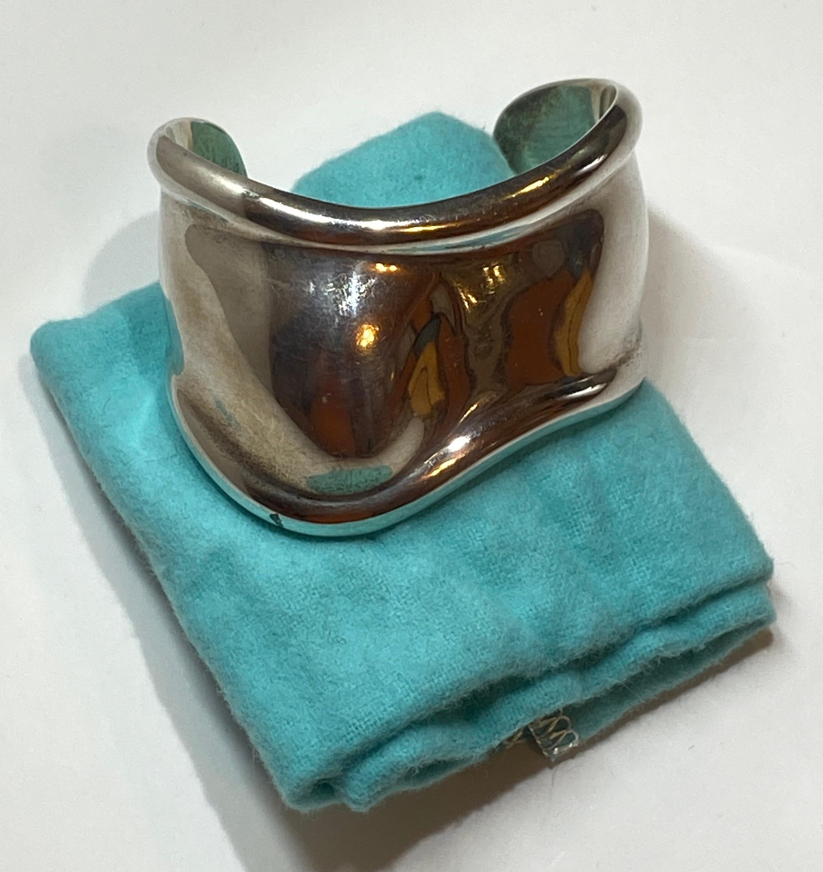    This wonderfully elegant signature sterling-silver cuff designed by Elsa Peretti for the famed Tiffany & Co. is sized 