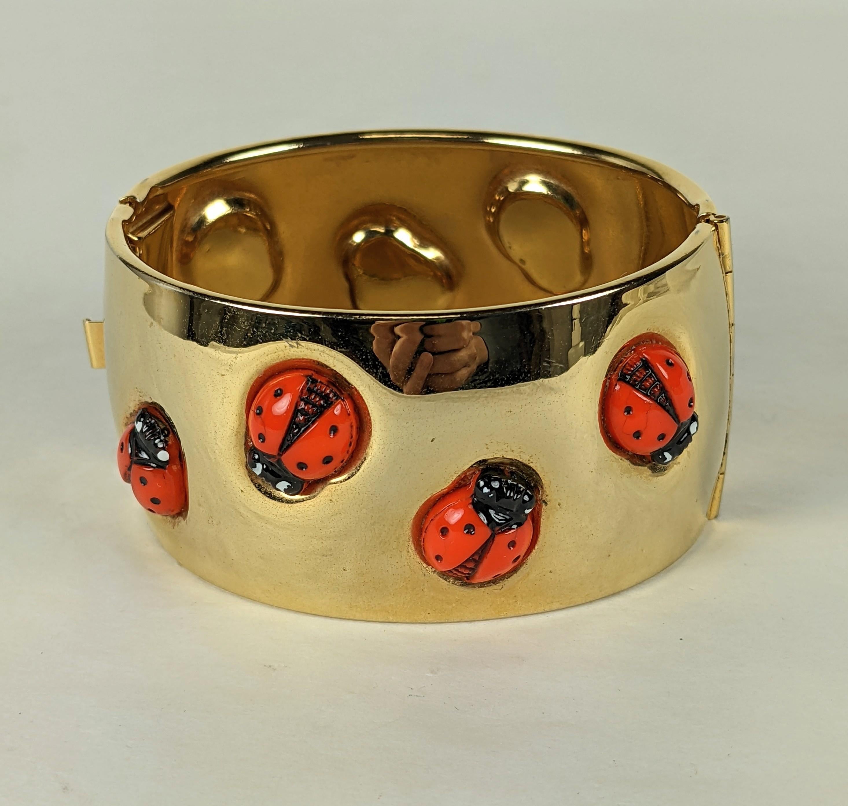  Seltenes Elsa Schiaparelli Dokumentiertes surrealistisches Lady Bug Manschettenarmband im Zustand „Hervorragend“ im Angebot in New York, NY