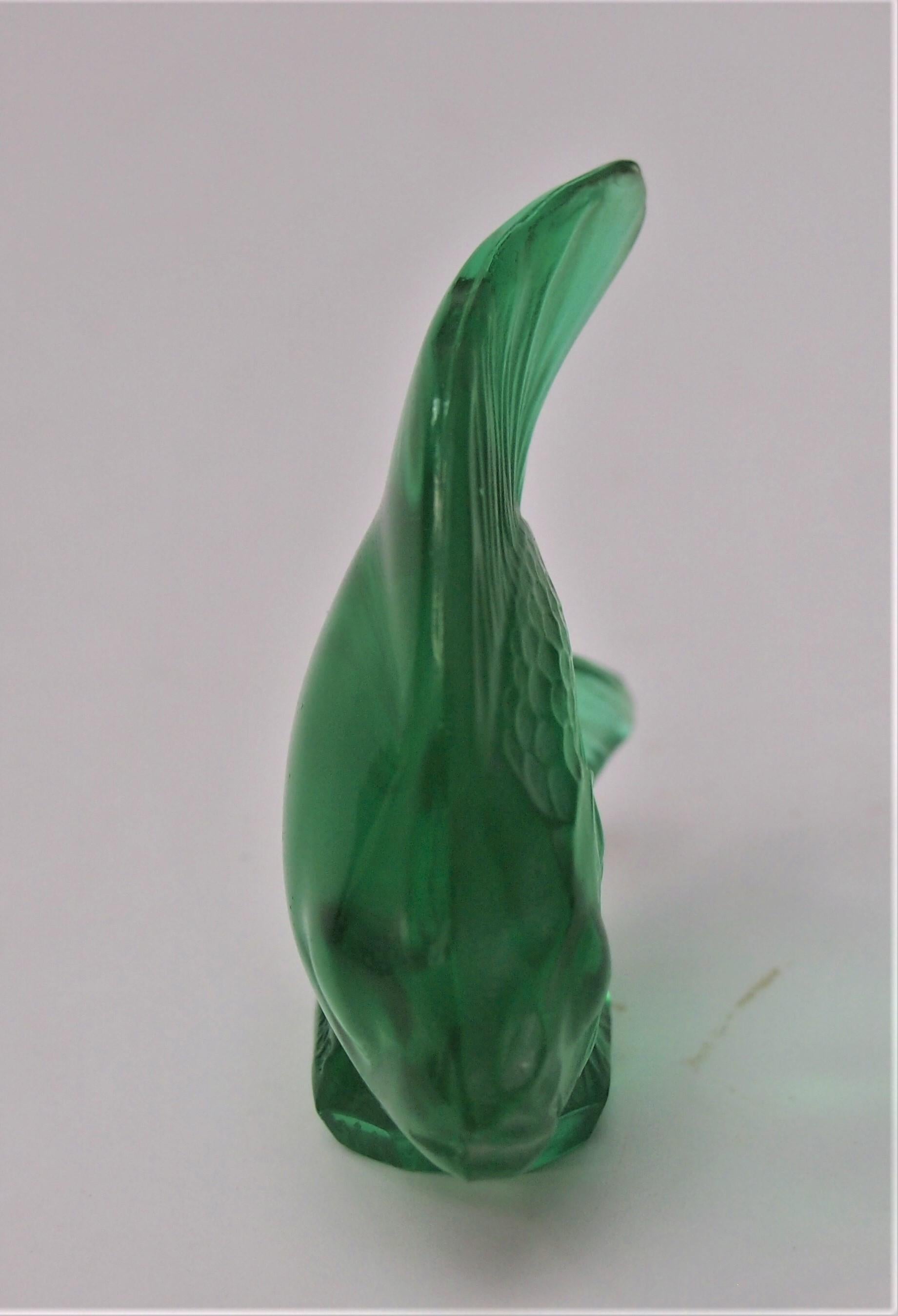 Rare  Emerald Green Rene Lalique Poisson Cachet Original from 1920s In Good Condition In Worcester Park, GB