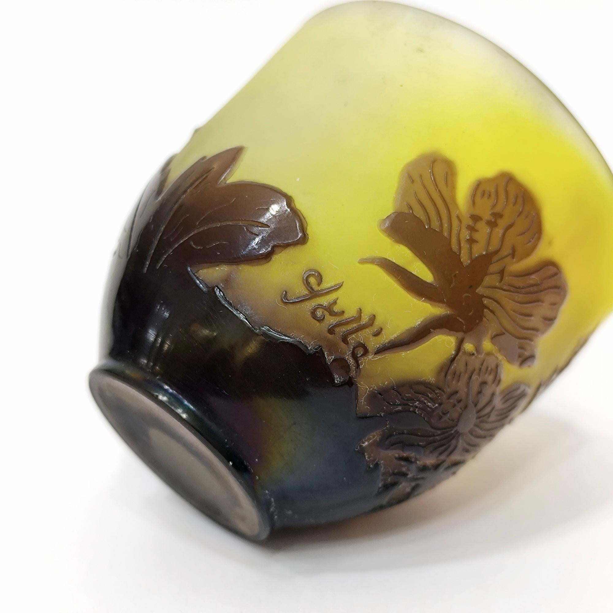 Raro vaso in vetro cammeo di Emile Gallé con motivo Anémone des Alpes, circa 1900 in vendita 8