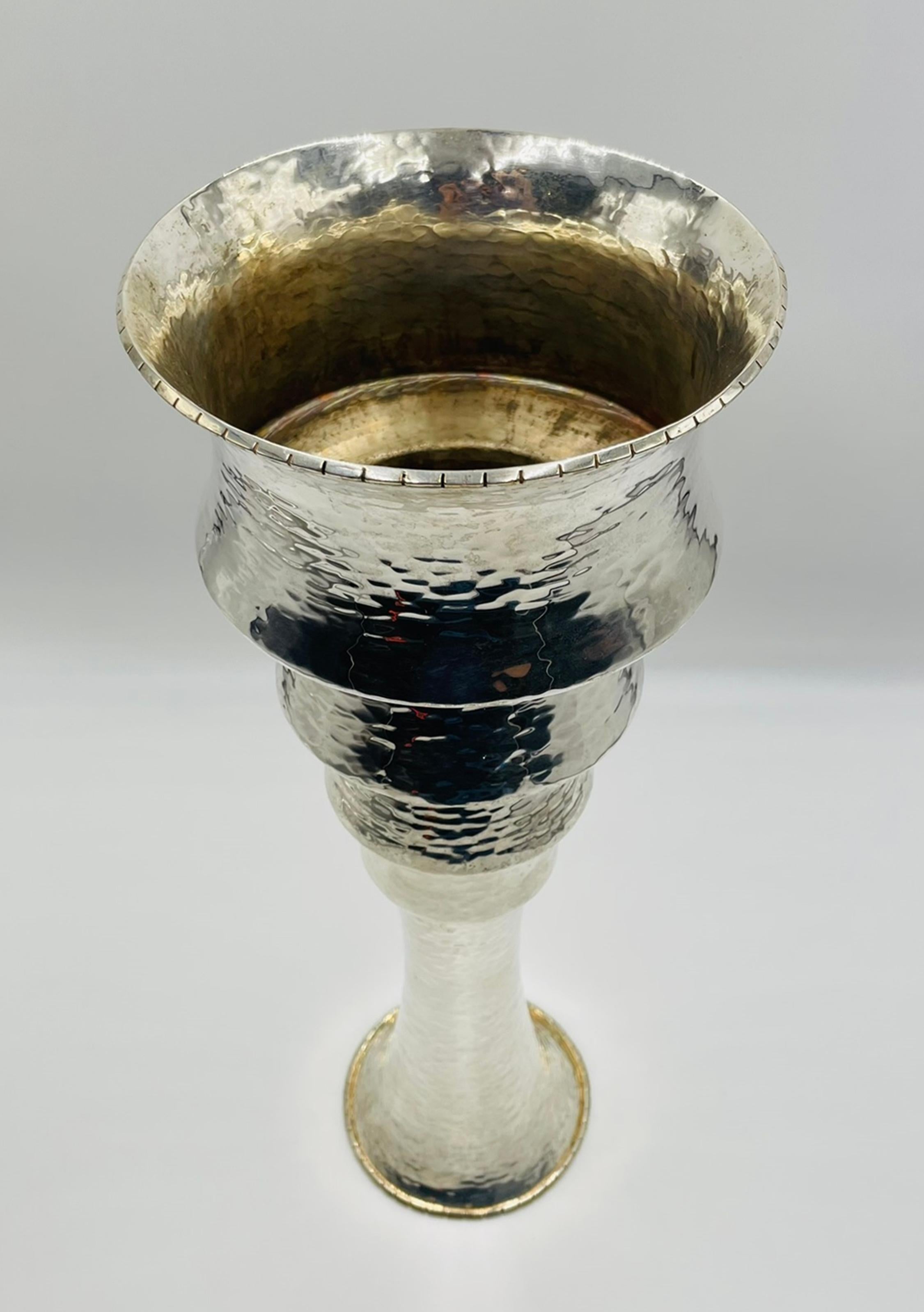 Raro vaso o portacandele scultoreo in argento di Emilia Castillo, messicano In condizioni buone in vendita a Los Angeles, CA