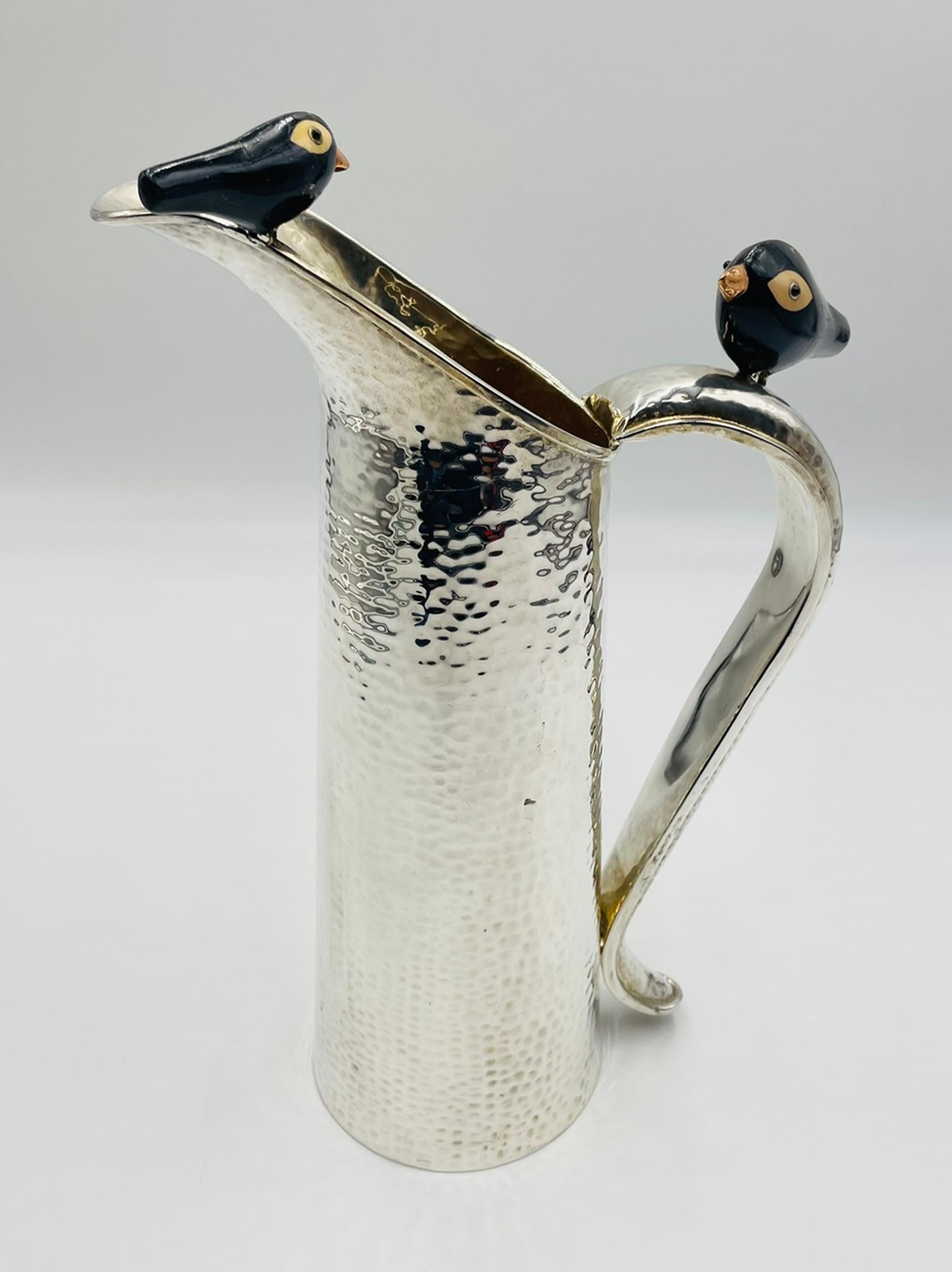 Placcato argento Rara brocca di Emilia Castillo placcata in argento con uccelli in onice e diaspro, Taxco Messico in vendita