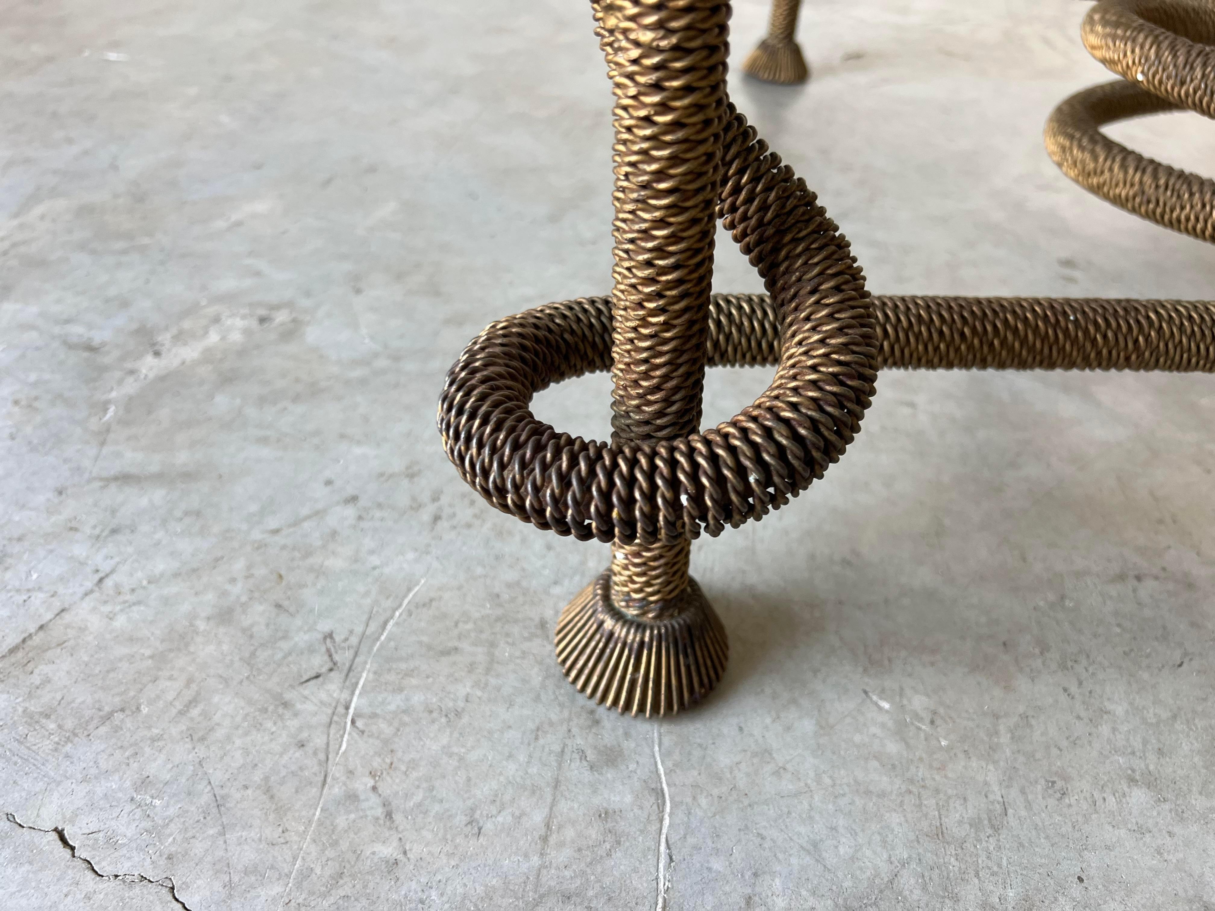 Rare table d'appoint Emilio Rey en métal doré et verre festonné, Espagne, années 70 en vente 1