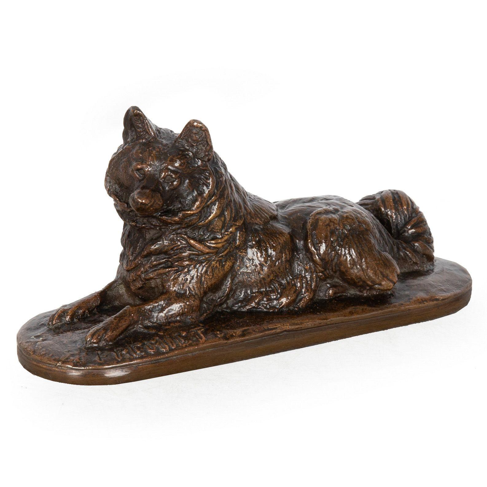 EMMANUEL FREMIET
French, 1824-1910

Chien loulou couché

Nuanced medium-brown patina on sand-cast bronze  Signed in base 