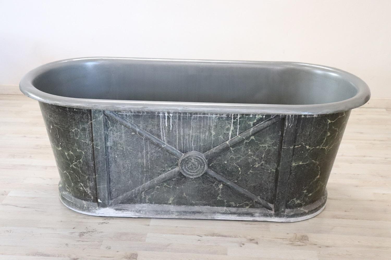 Rare Empire Antique Galvanized Sheet Military Bathtub In Good Condition In Casale Monferrato, IT