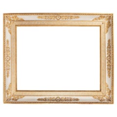 Rare cadre en bois doré et rechampi blanc d'époque Empire.