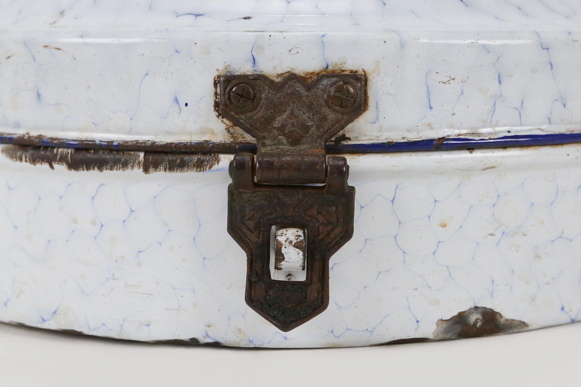 Rara panera esmaltada con motivo de panal, Alemania Década de 1910 siglo XX en venta