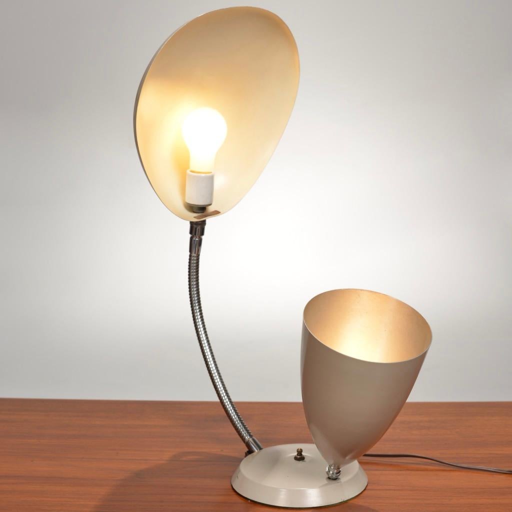 Mid-Century Modern Rare lampe de bureau Cobra en aluminium émaillé de Greta Magnusson Grossman en vente