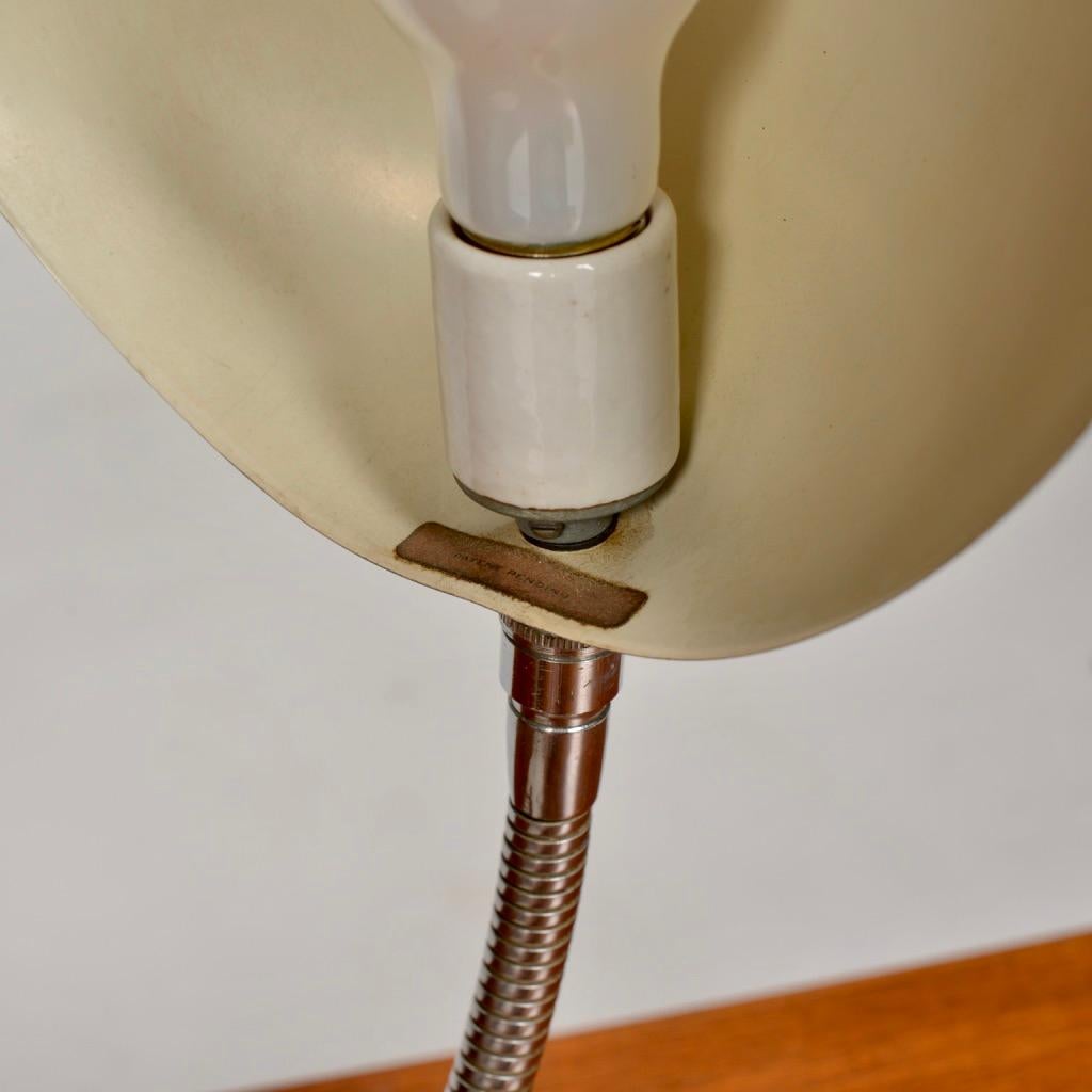 Américain Rare lampe de bureau Cobra en aluminium émaillé de Greta Magnusson Grossman en vente
