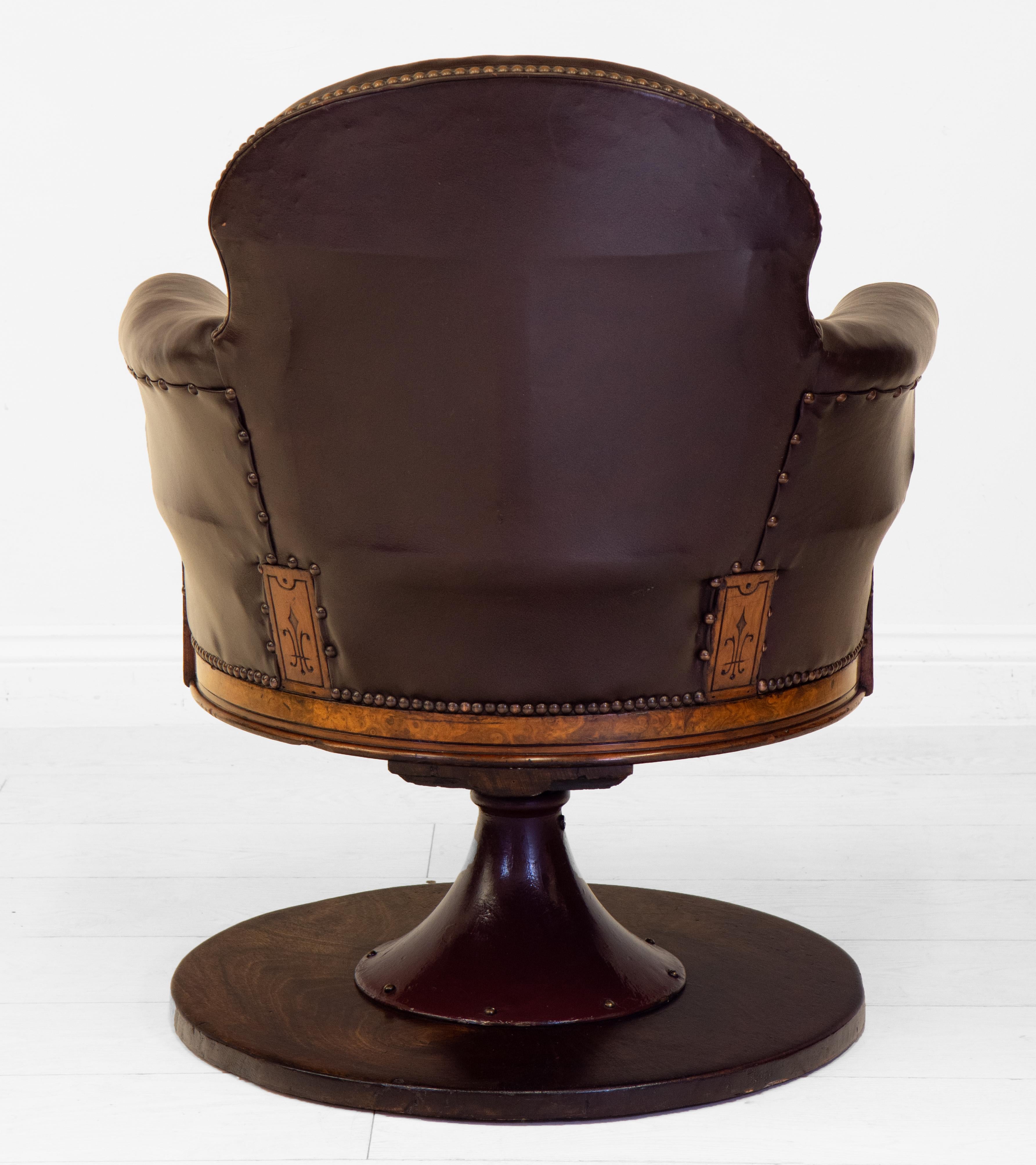 Rare English 19th Century Leather & Walnut Swivel Railway Pullman Club Chair 2 9