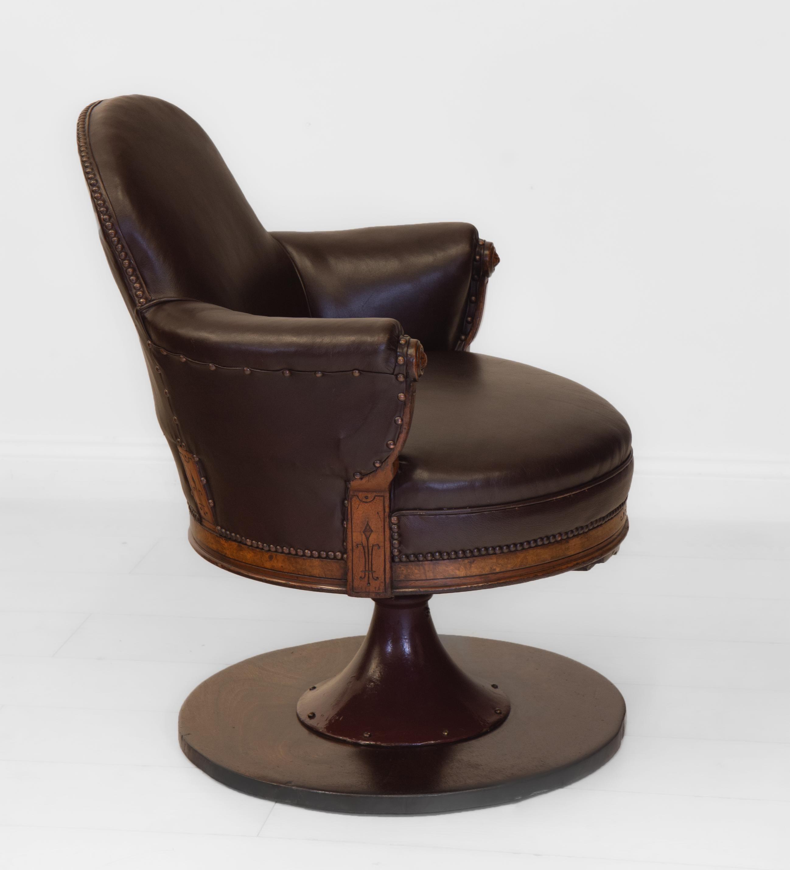 Victorian Rare English 19th Century Leather & Walnut Swivel Railway Pullman Club Chair 2