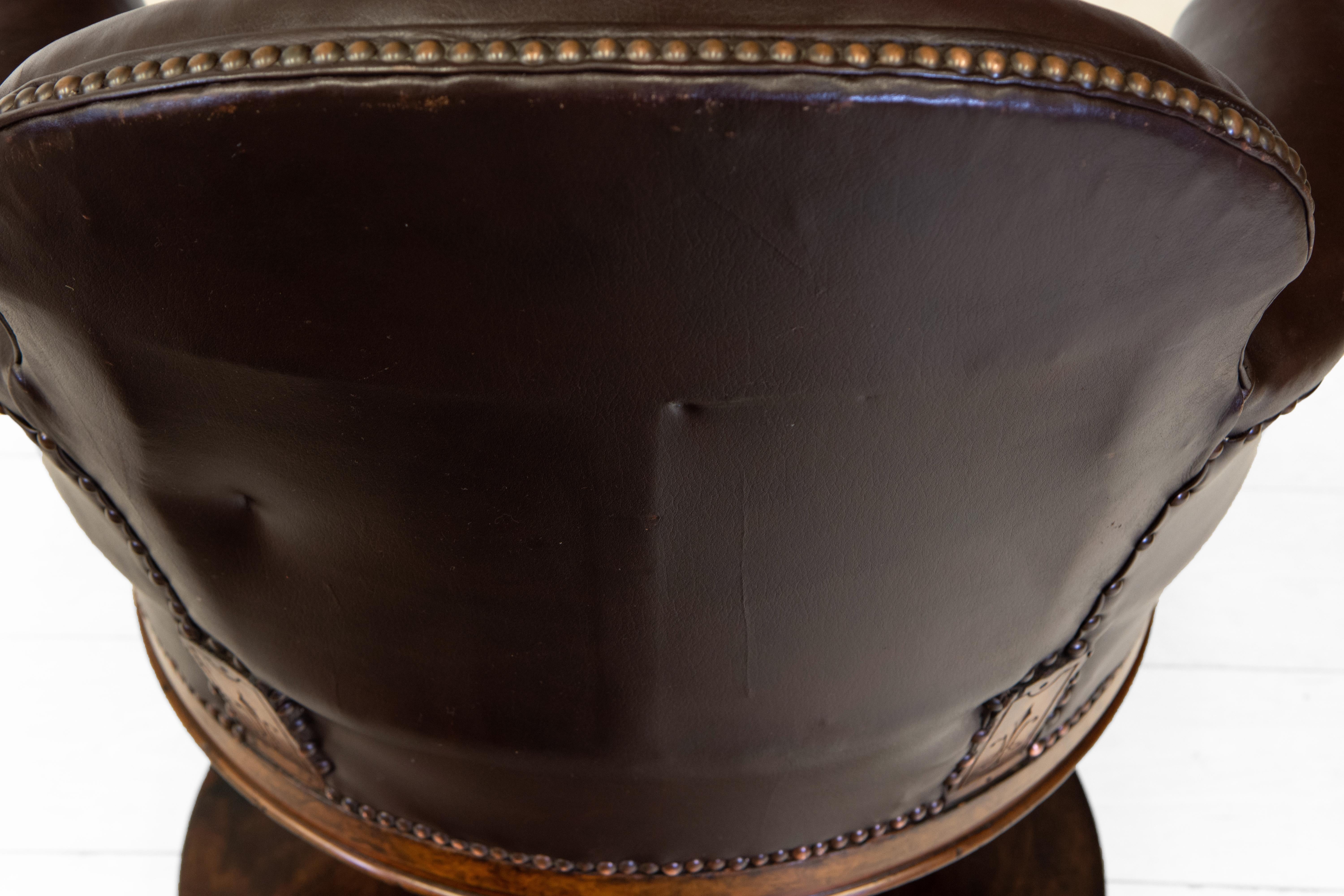 Rare English 19th Century Leather & Walnut Swivel Railway Pullman Club Chair 8