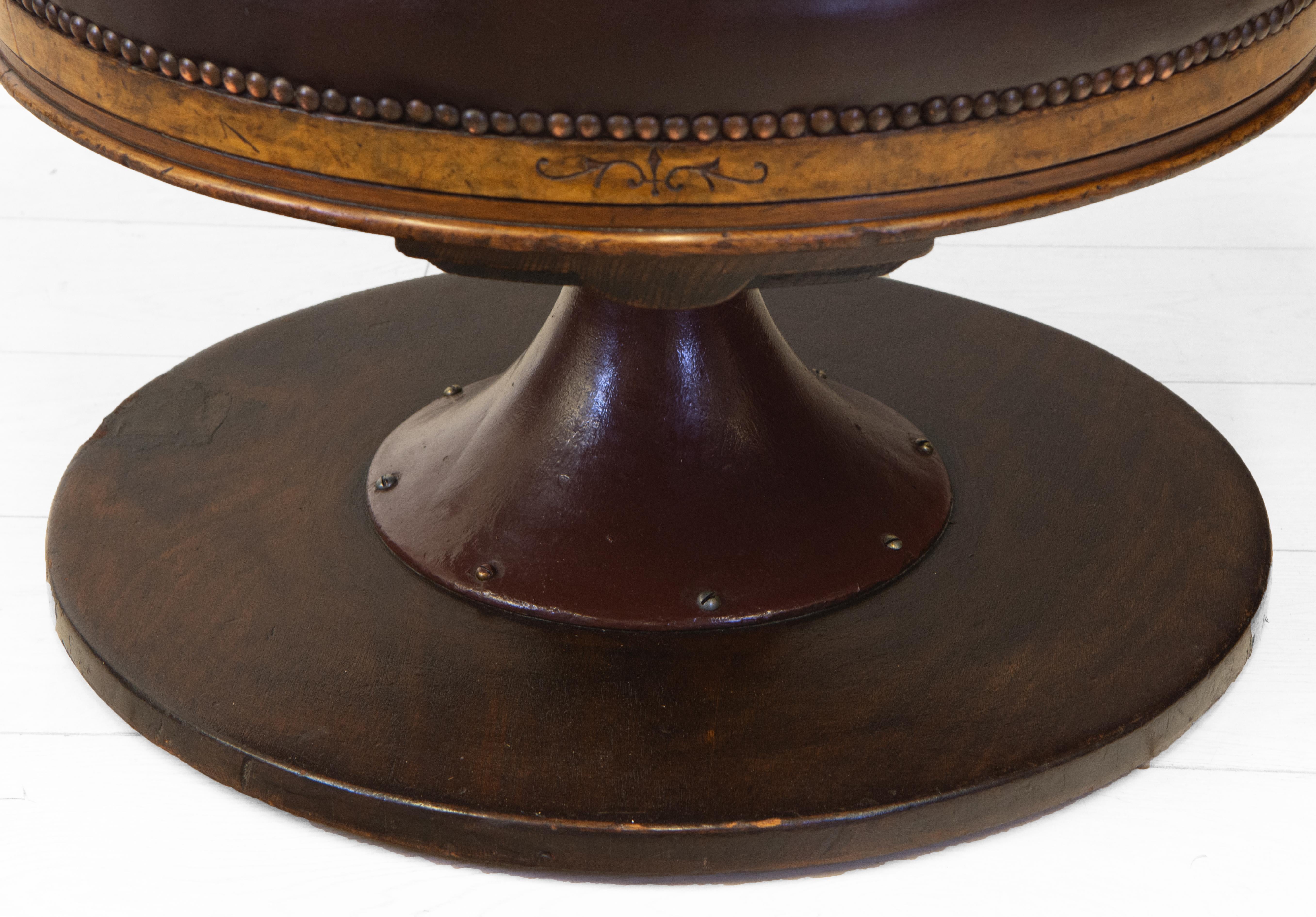 Rare English 19th Century Leather & Walnut Swivel Railway Pullman Club Chair 12