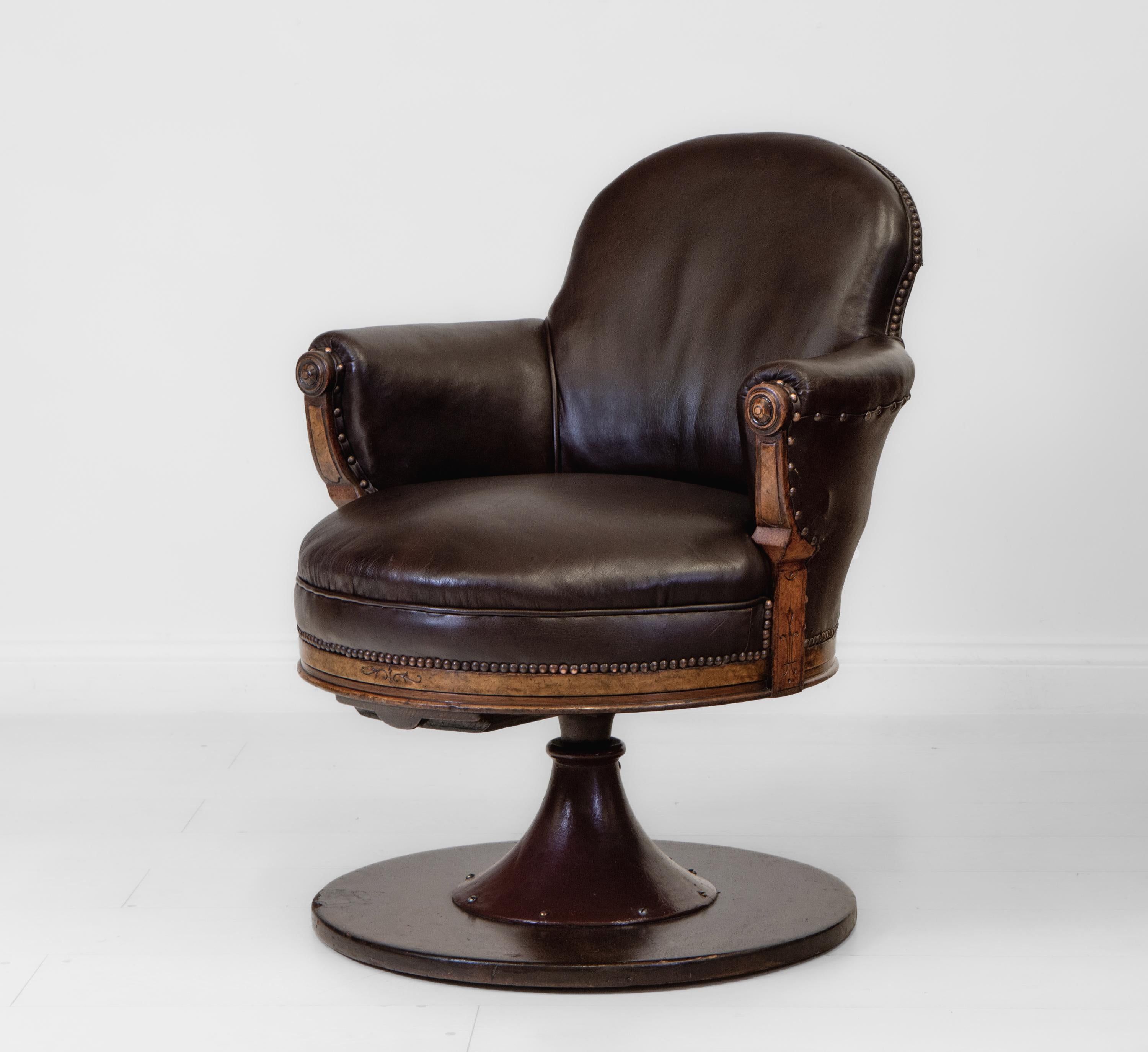 A rare 19th century leather and walnut swivel Pullman carriage railway club chair. Circa 1870.

With First Class resembling an elite private clubhouse, the Pullman carriages were sumptuous and decadent, as shown in the sketch of an early First Class