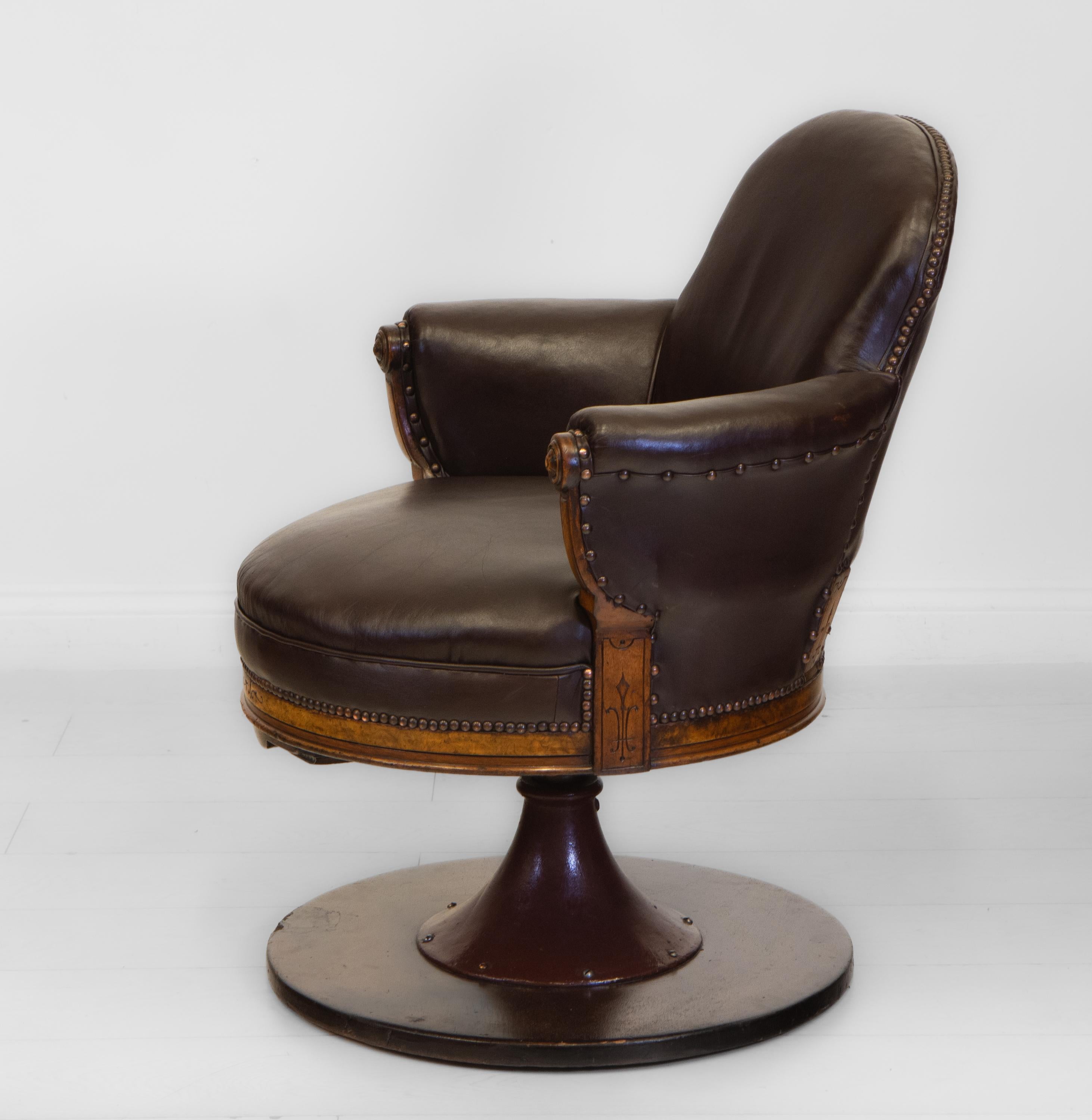 Victorian Rare English 19th Century Leather & Walnut Swivel Railway Pullman Club Chair