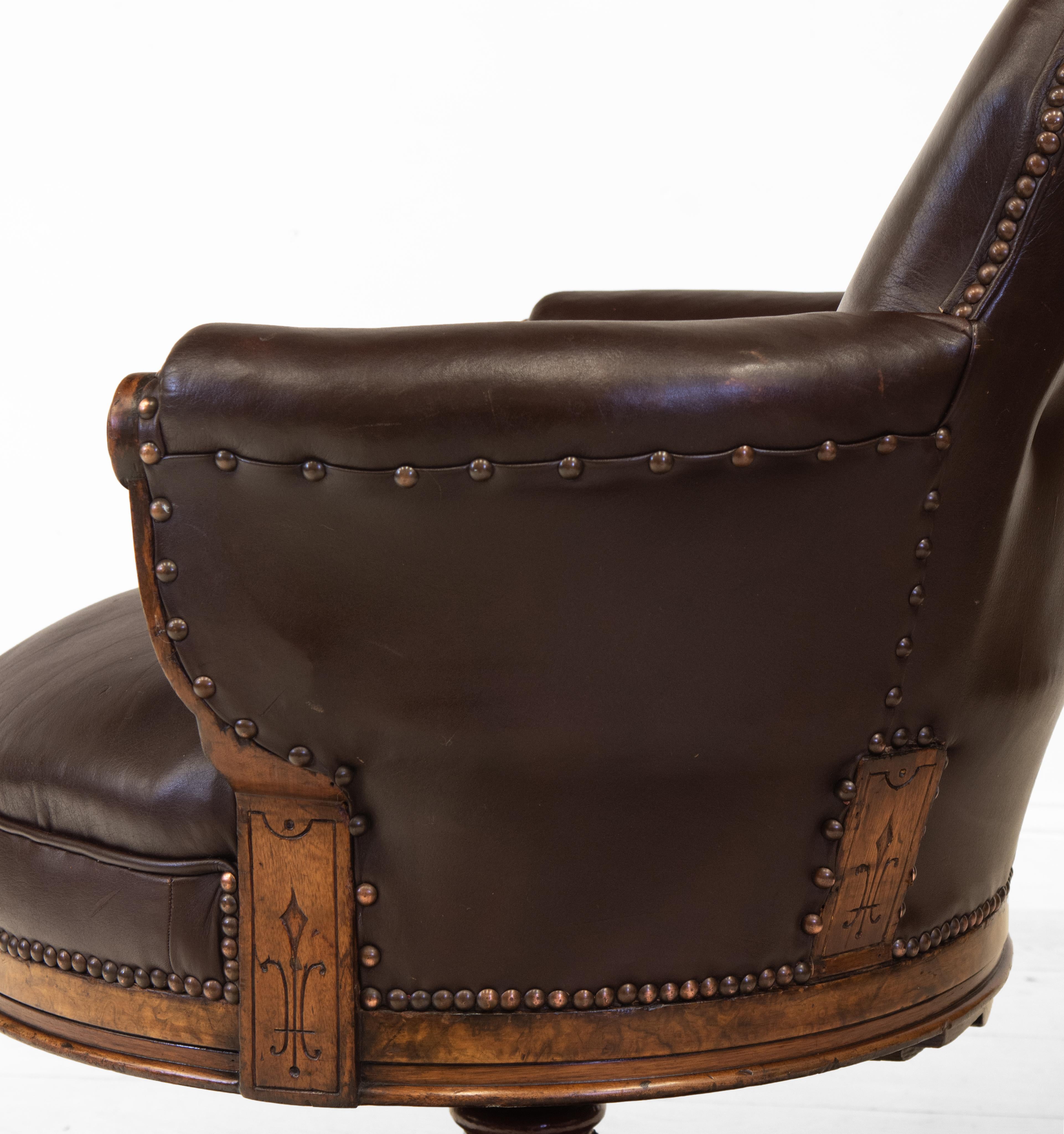 Rare English 19th Century Leather & Walnut Swivel Railway Pullman Club Chair 3