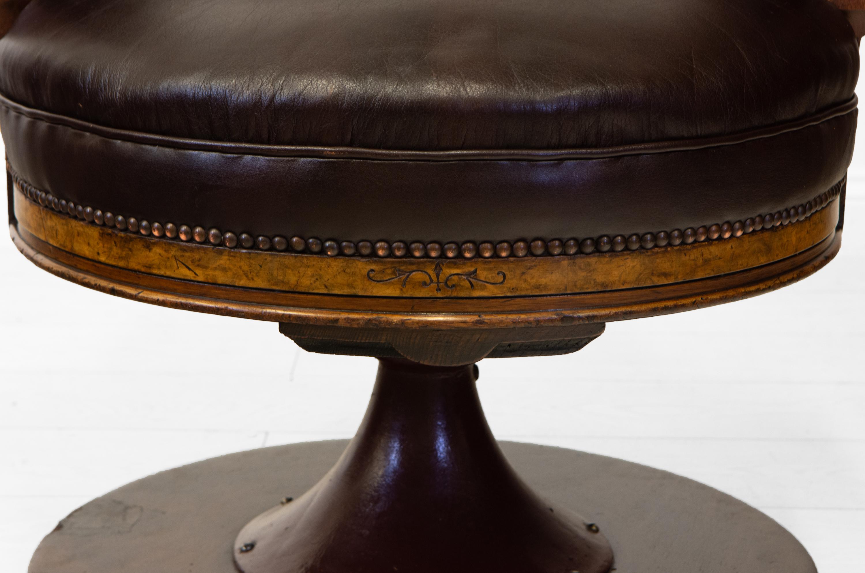 Rare English 19th Century Leather & Walnut Swivel Railway Pullman Club Chair 4
