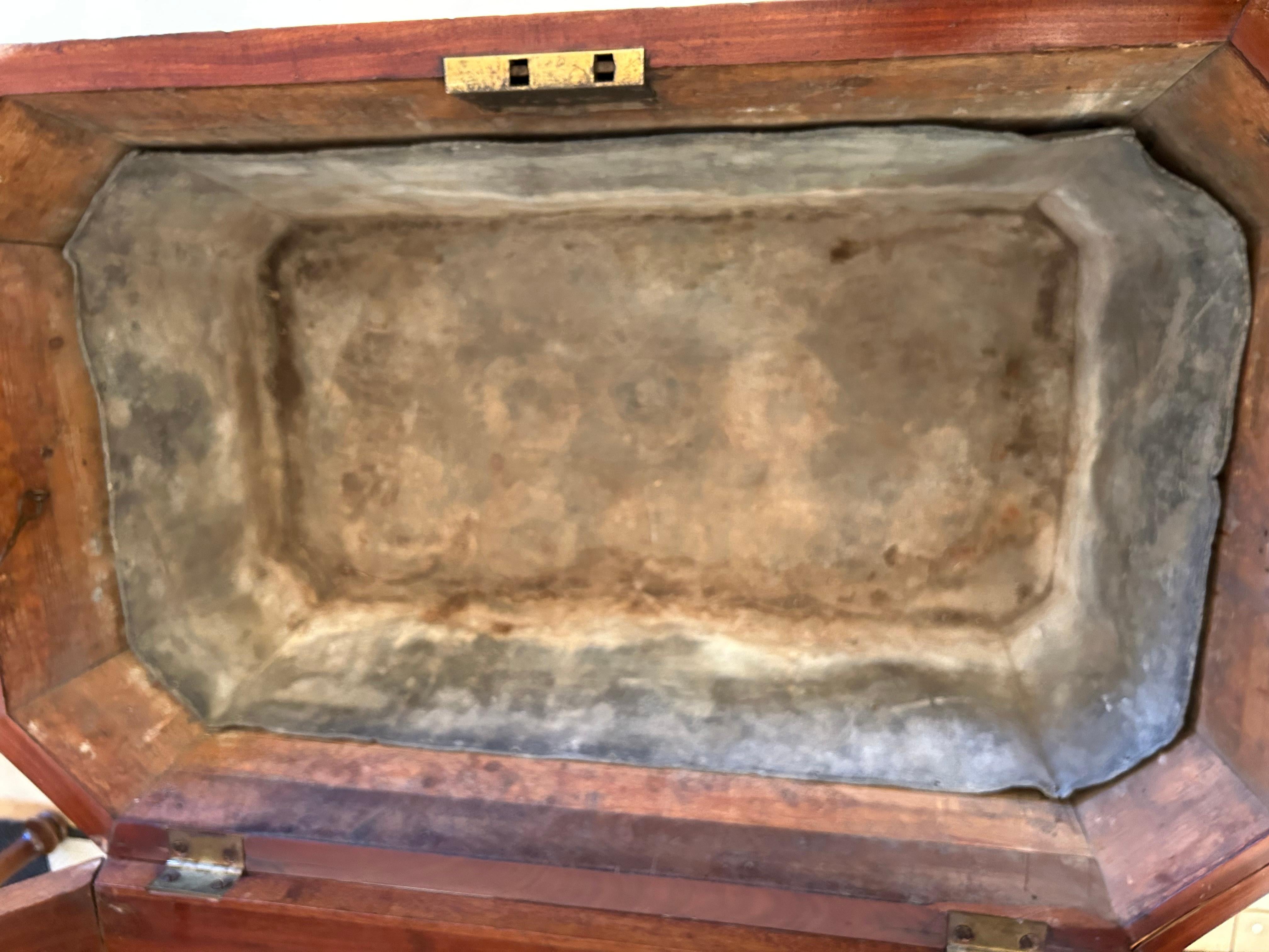 Rare English 19th Century Regency Cellarette Wine Cooler For Sale 10