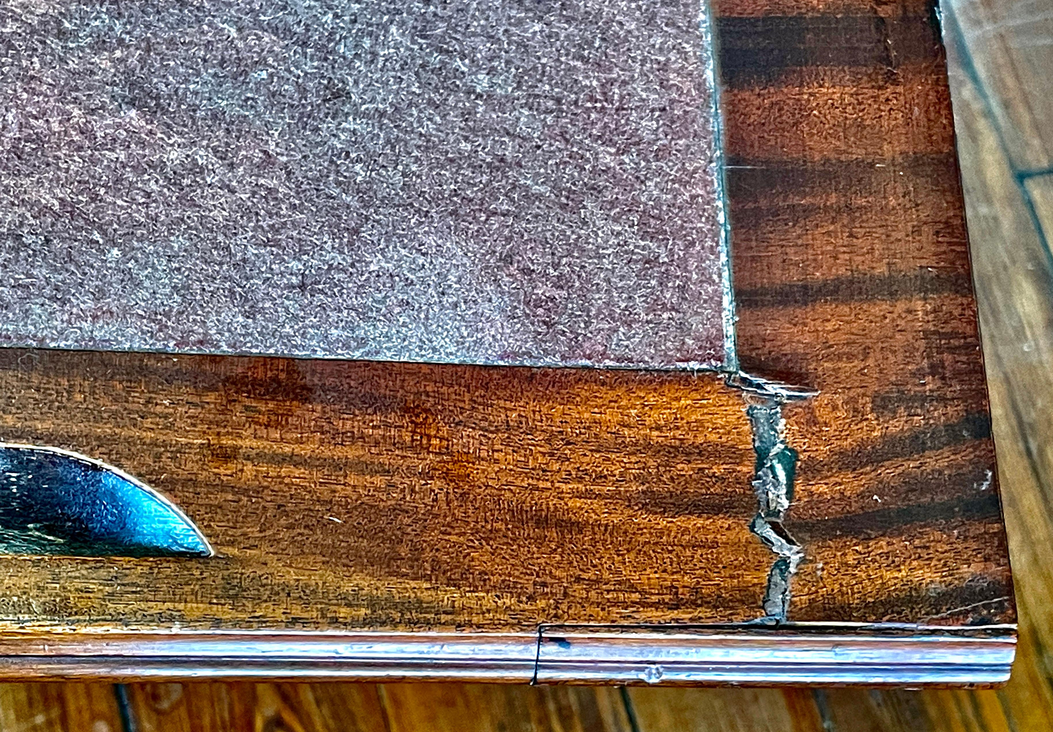 Seltener englischer Zylinder-Schreibtisch aus geschnitztem Mahagoni im Hepplewhite-Stil mit „Adam“-Einfluss  im Angebot 9