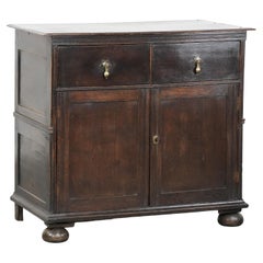 Raro armadio antico inglese a 2 ante degli inizi del XVIII secolo