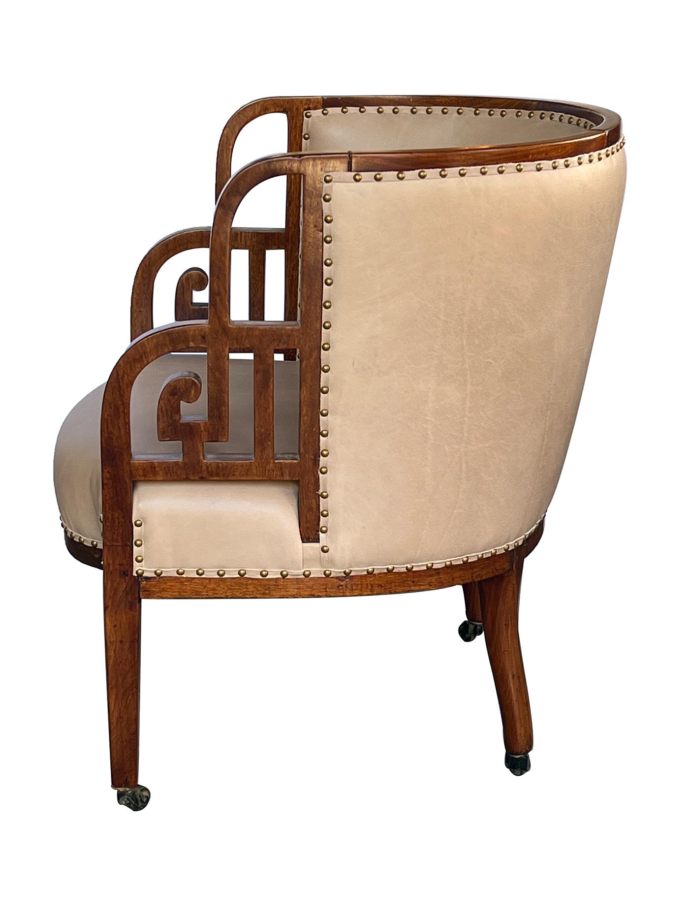Seltener englischer Art-Déco-Stuhl mit Fassrückenlehne im asiatischen Stil (Leder) im Angebot