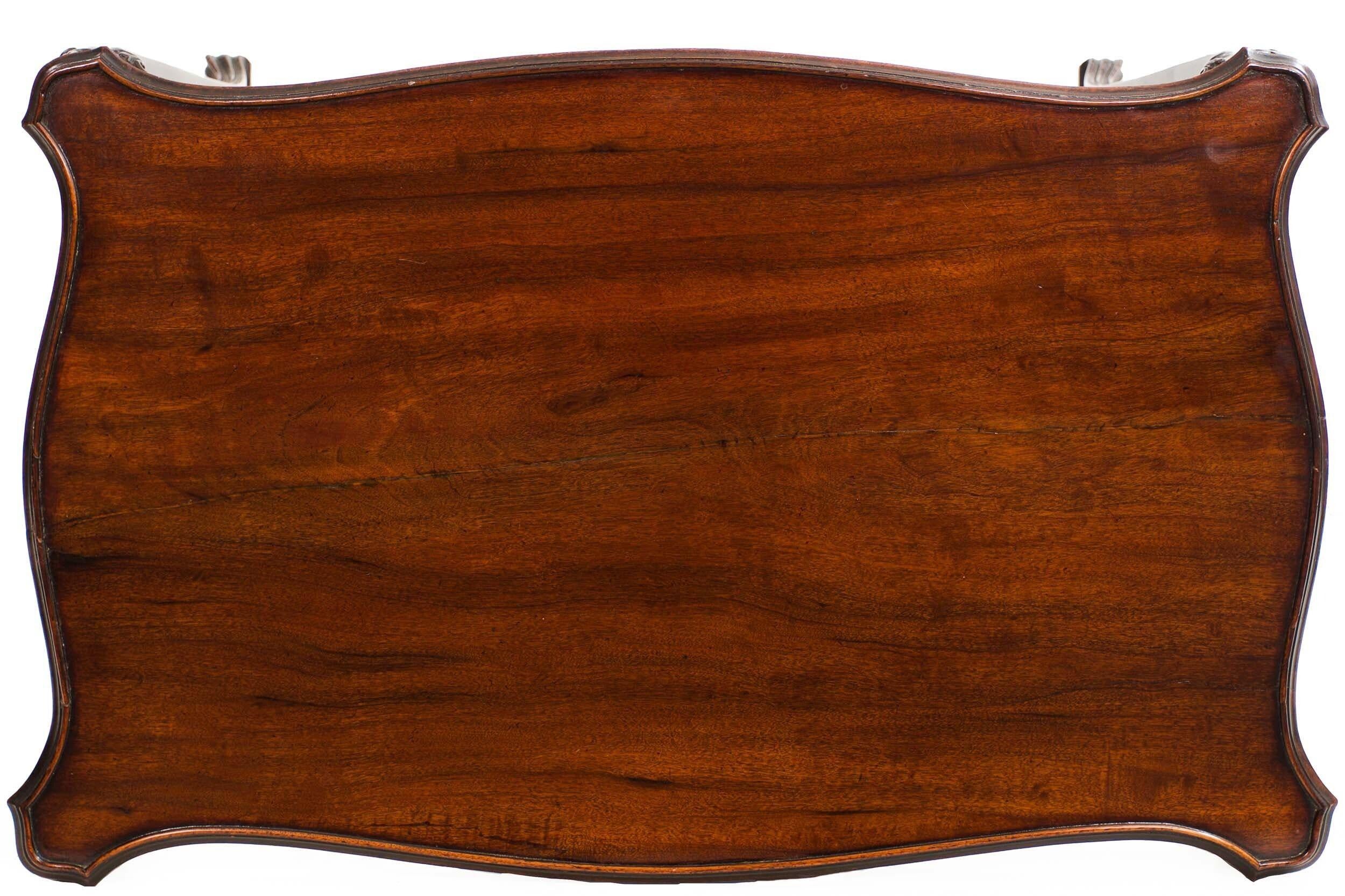 Rare table de service serpentine en acajou de style Chippendale anglais, vers 1770 en vente 5