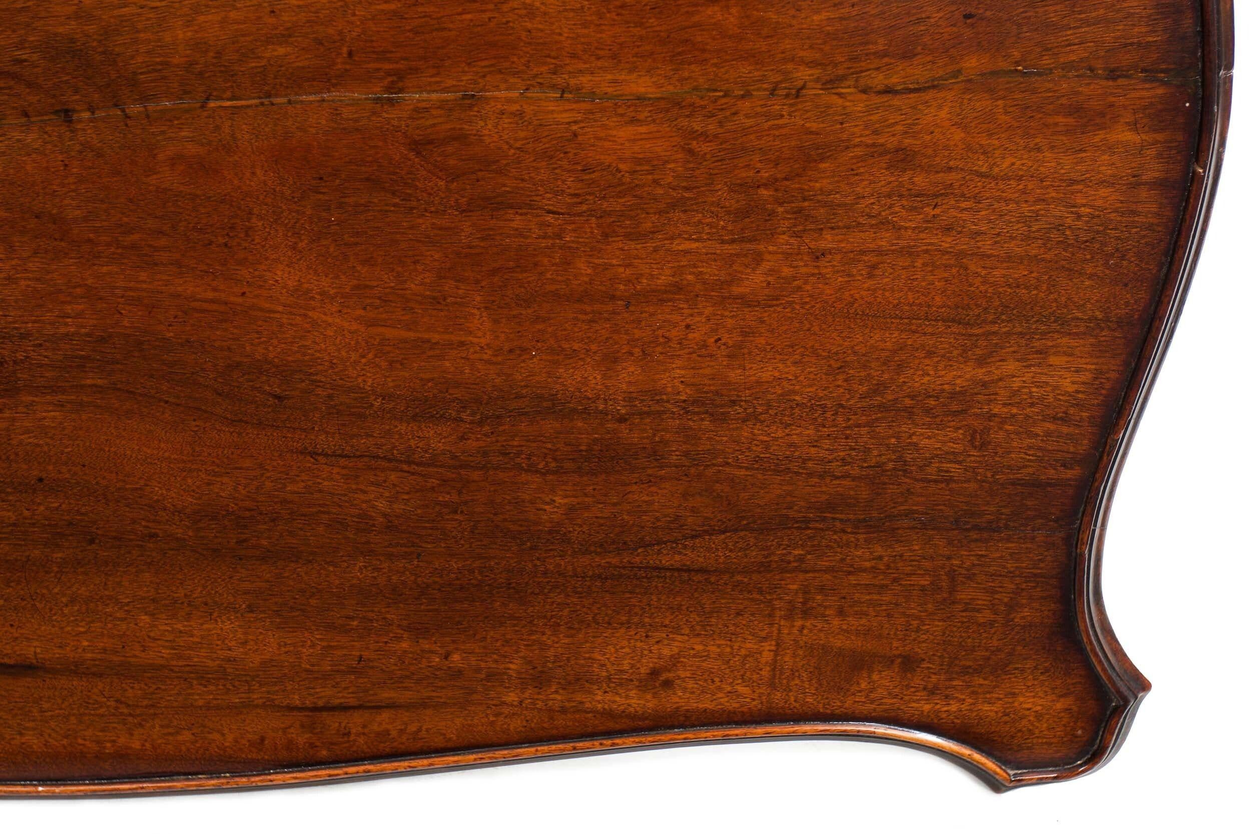 Rare table de service serpentine en acajou de style Chippendale anglais, vers 1770 en vente 13
