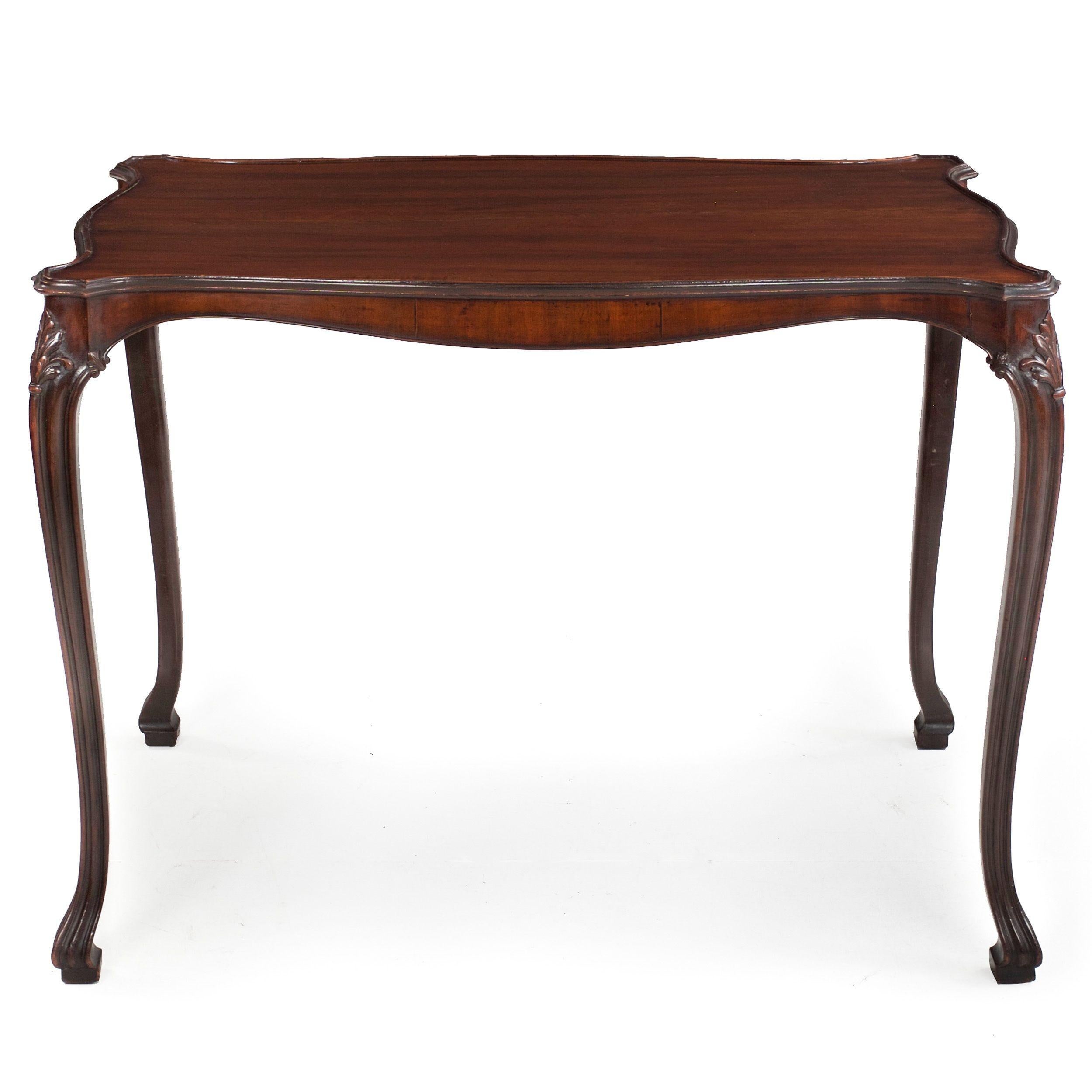 Rare English Chippendale Mahogany Serpentine Serving Table, circa 1770
C104055-1

An exquisite Chippendale center table, it was carefully designed with an eye for endlessly moving lines. The light profile allows for it this service piece to be moved