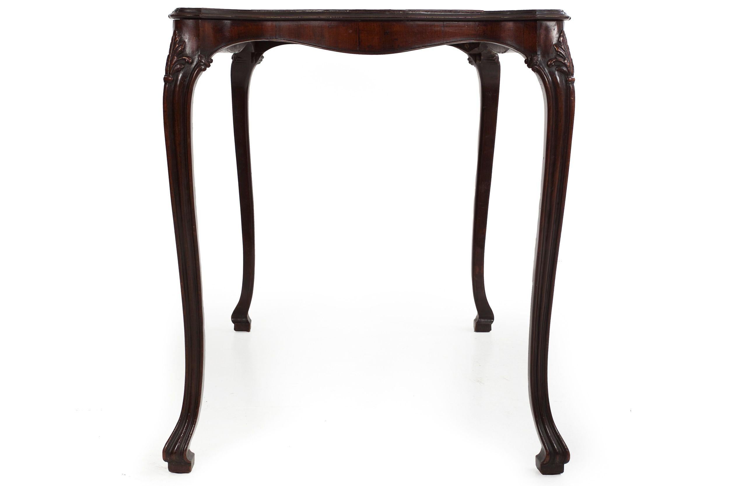 Rare English Chippendale Mahogany Serpentine Serving Table, circa 1770 In Good Condition For Sale In Shippensburg, PA