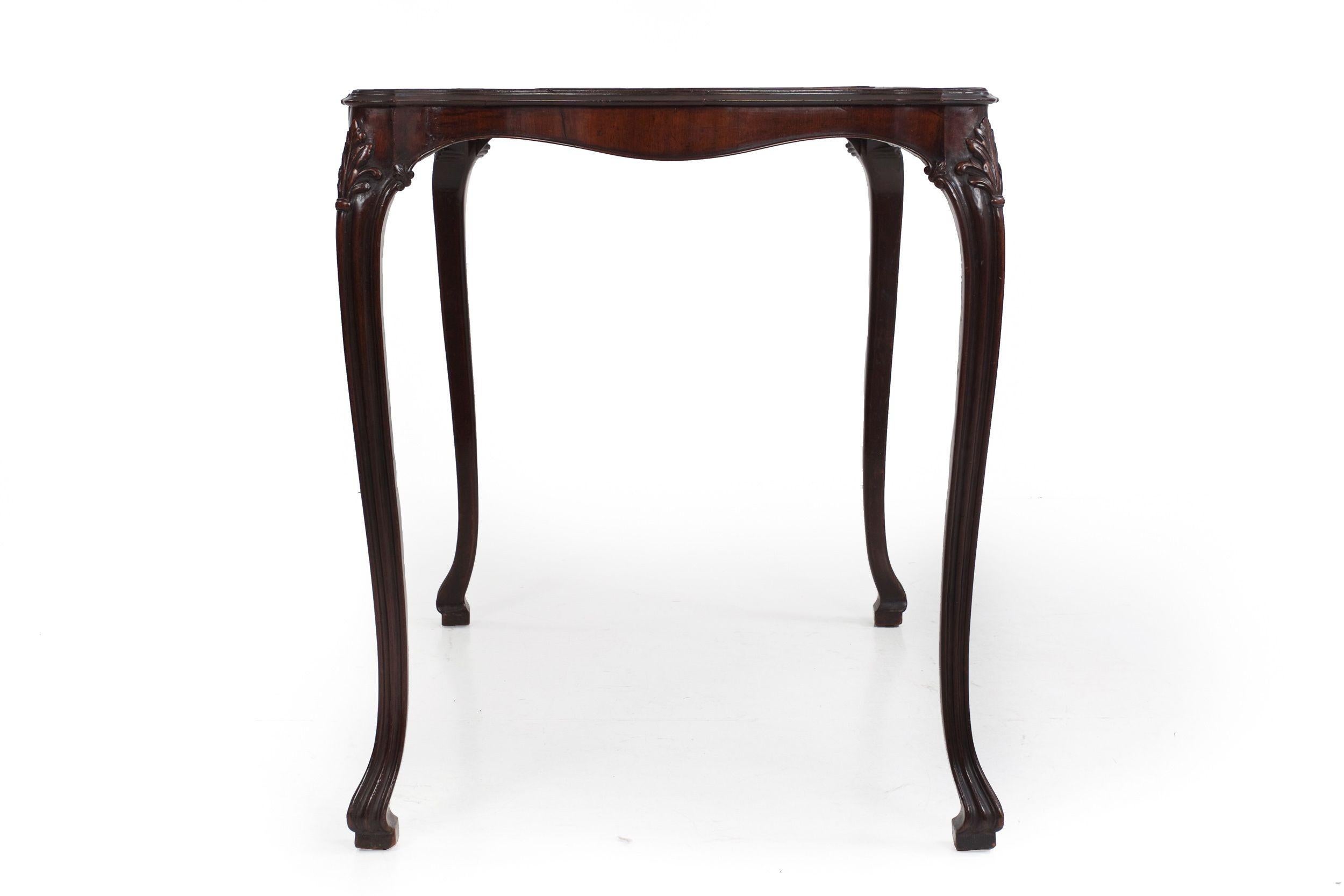 Rare English Chippendale Mahogany Serpentine Serving Table, circa 1770 For Sale 1