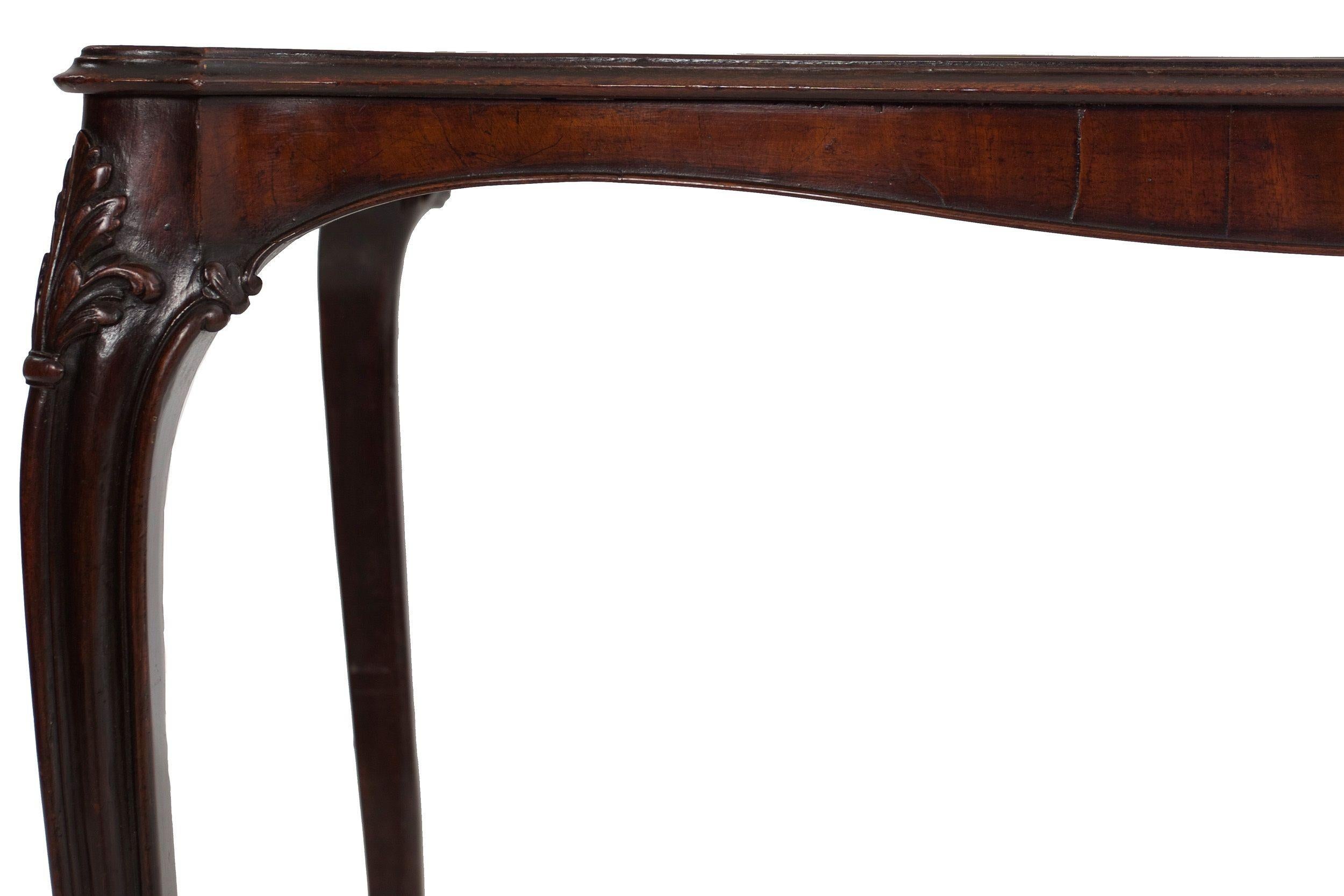Rare table de service serpentine en acajou de style Chippendale anglais, vers 1770 en vente 1