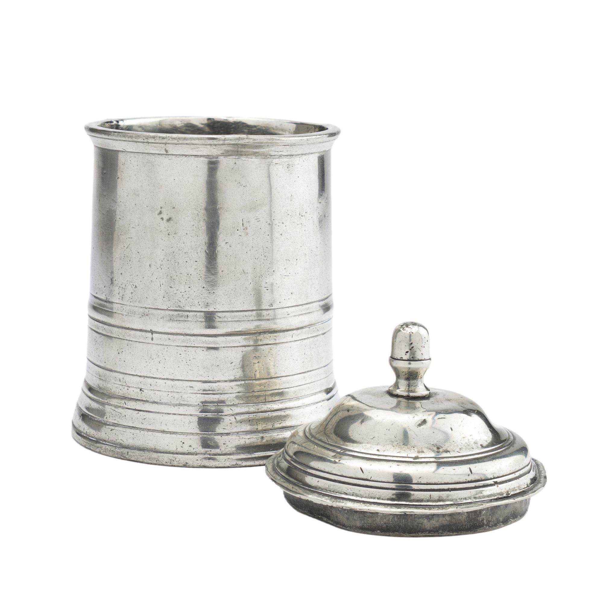 Rare English George III pewter canister with domed lid, 1780-1810 In Good Condition In Kenilworth, IL