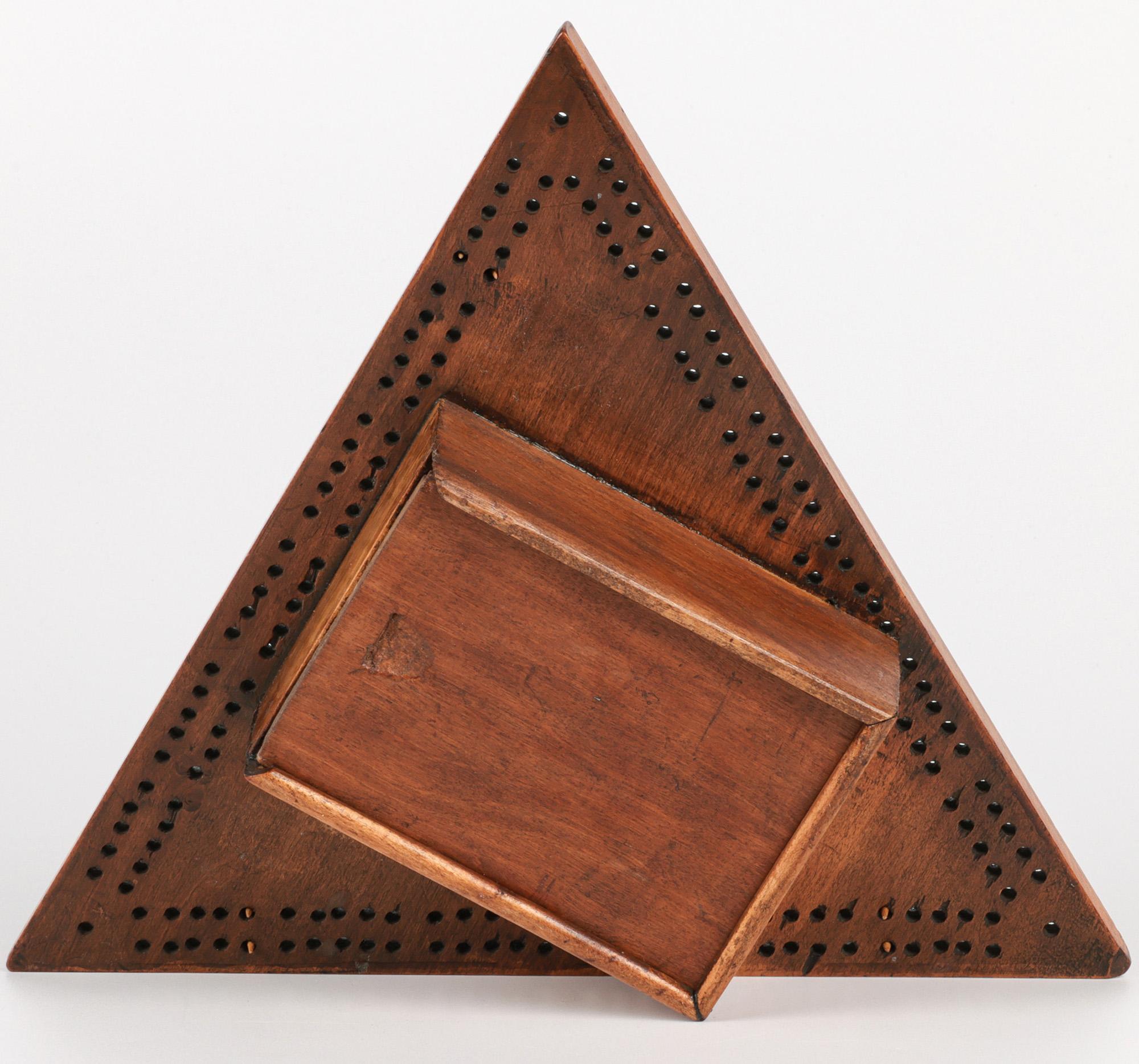 Raro tablero georgiano inglés de cribbage triangular de Bristol en venta 2