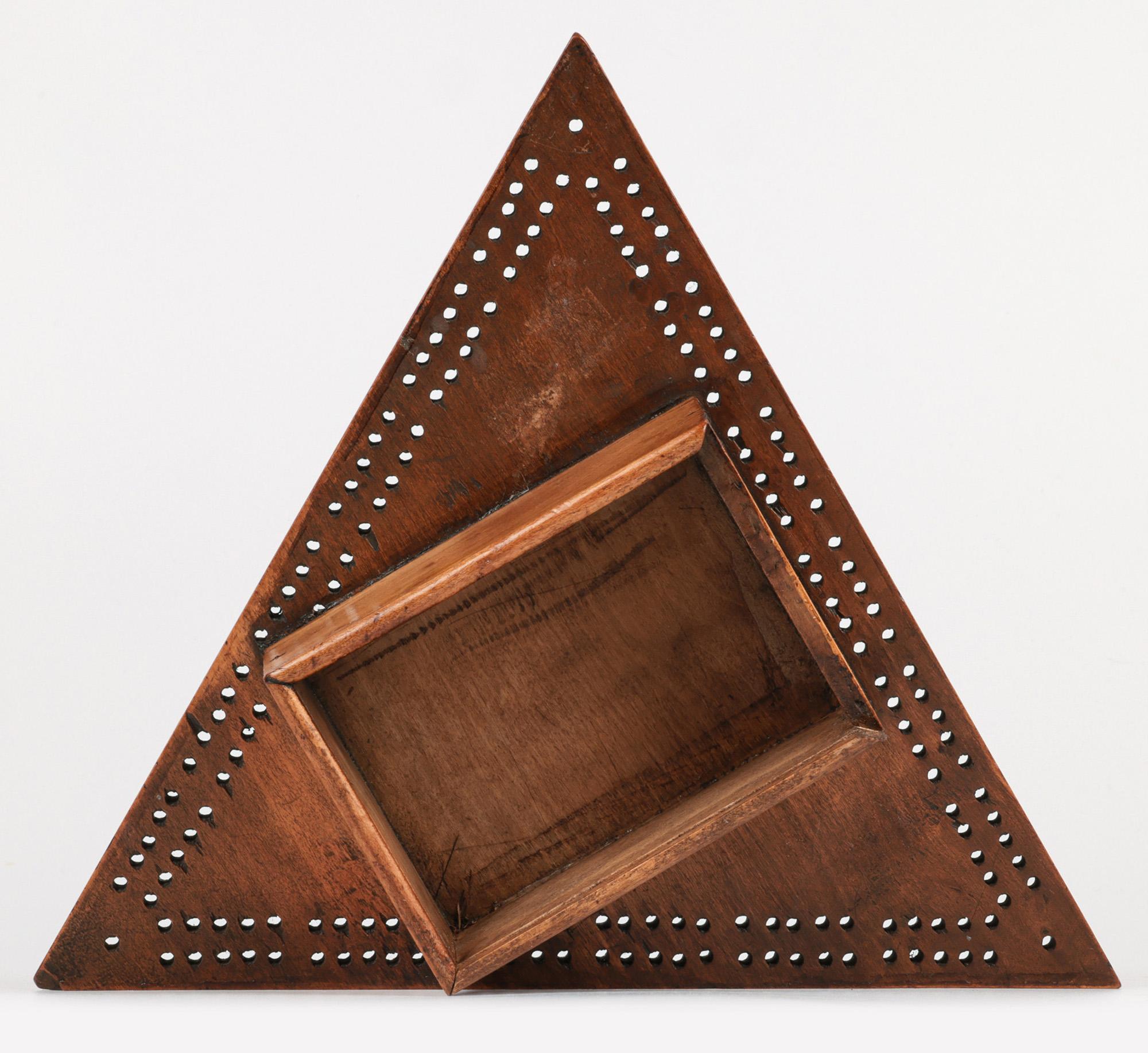 Raro tablero georgiano inglés de cribbage triangular de Bristol en venta 9