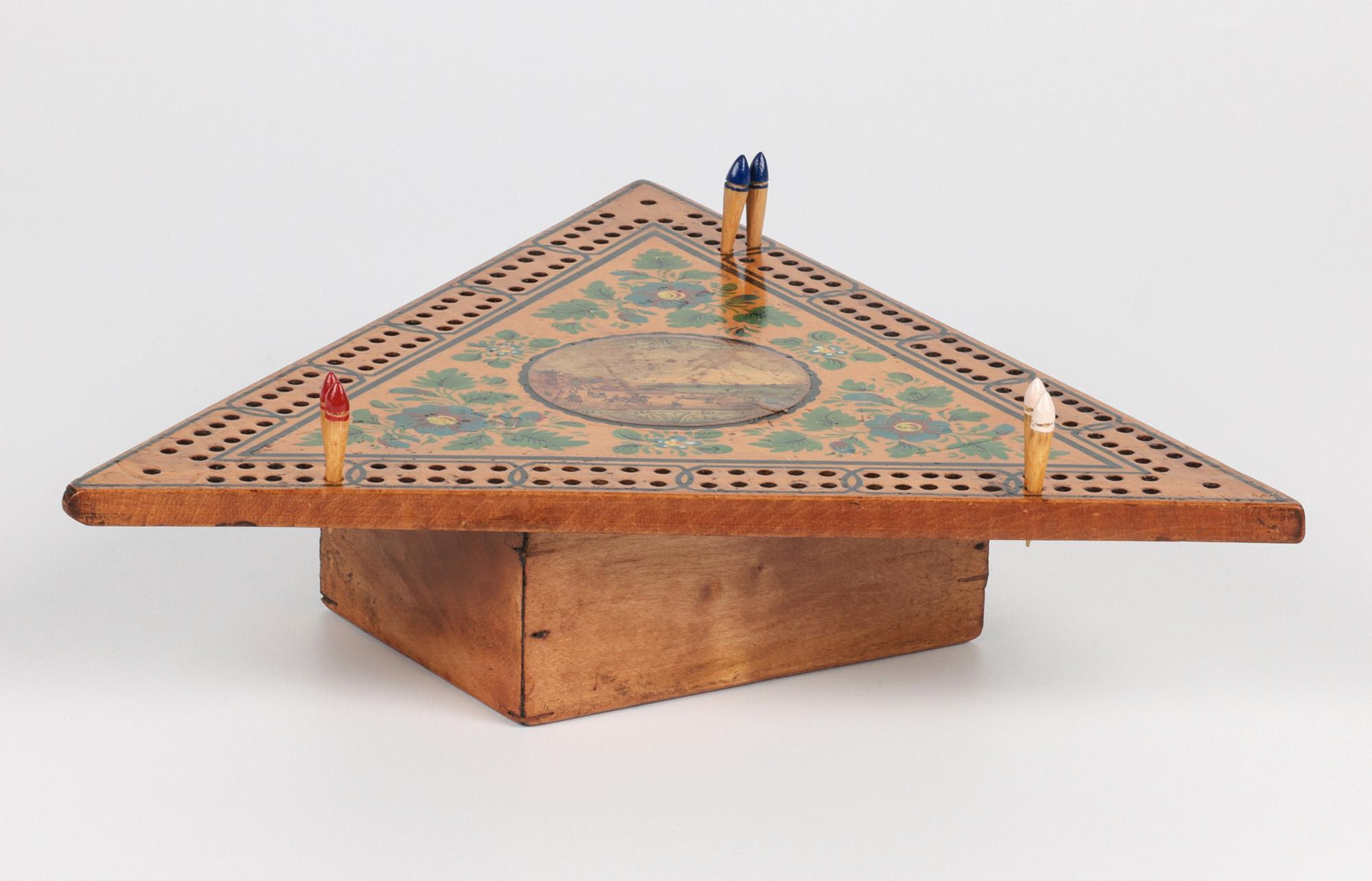 Raro tablero georgiano inglés de cribbage triangular de Bristol Hecho a mano en venta