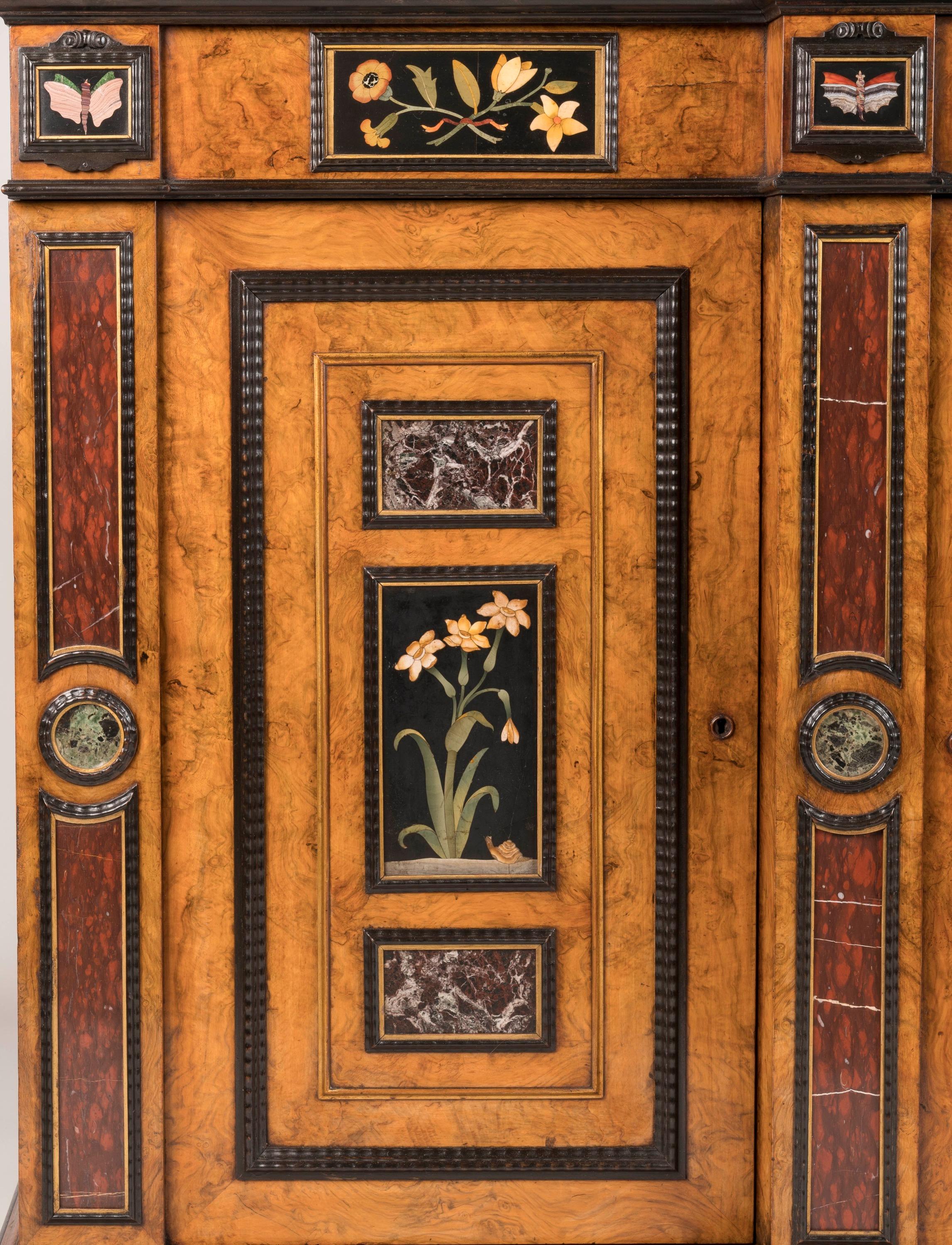Rare cabinet anglais Grand Tour avec panneaux italiens en Pietra Dura du 18ème siècle en vente 6