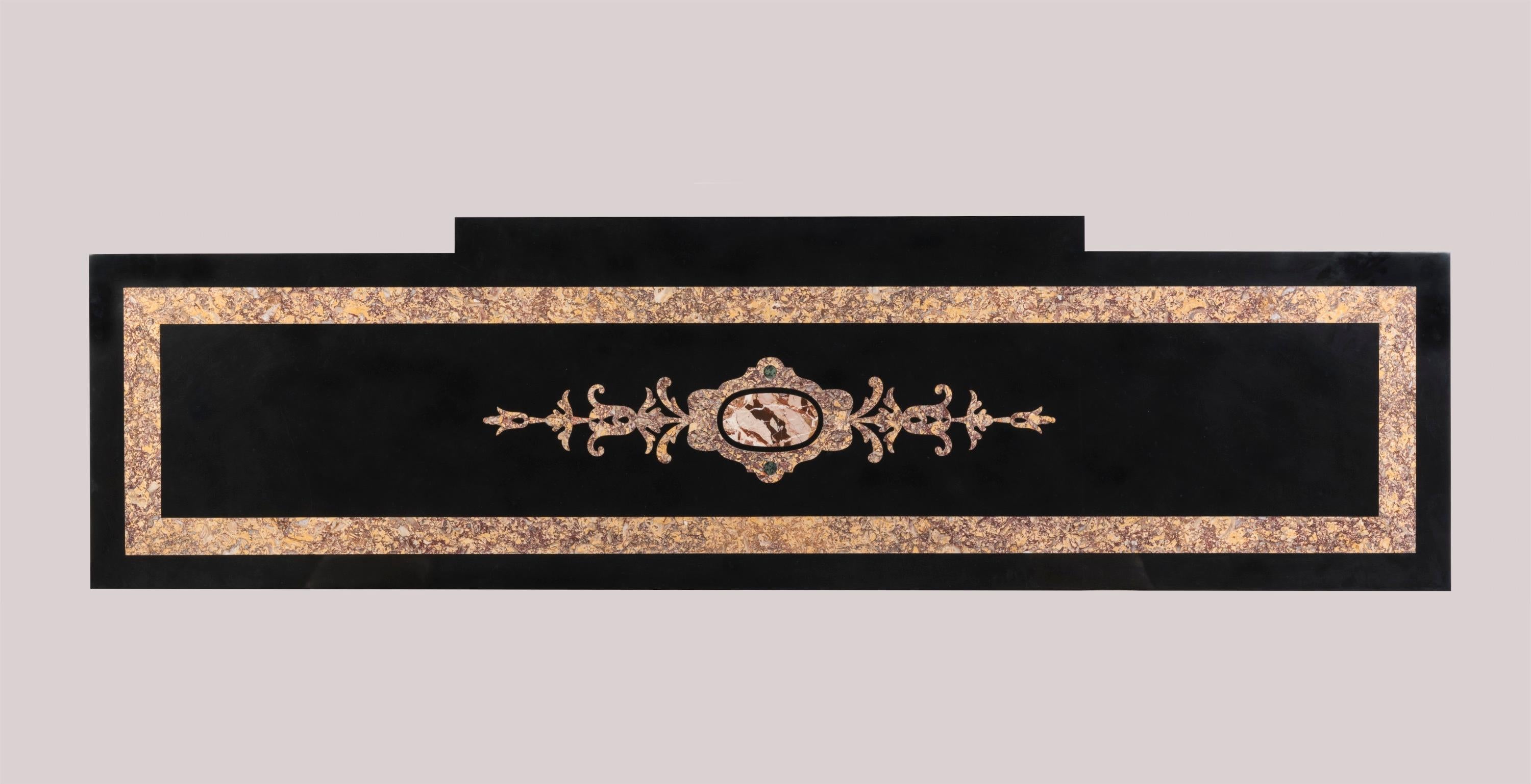 Rare cabinet anglais Grand Tour avec panneaux italiens en Pietra Dura du 18ème siècle en vente 7
